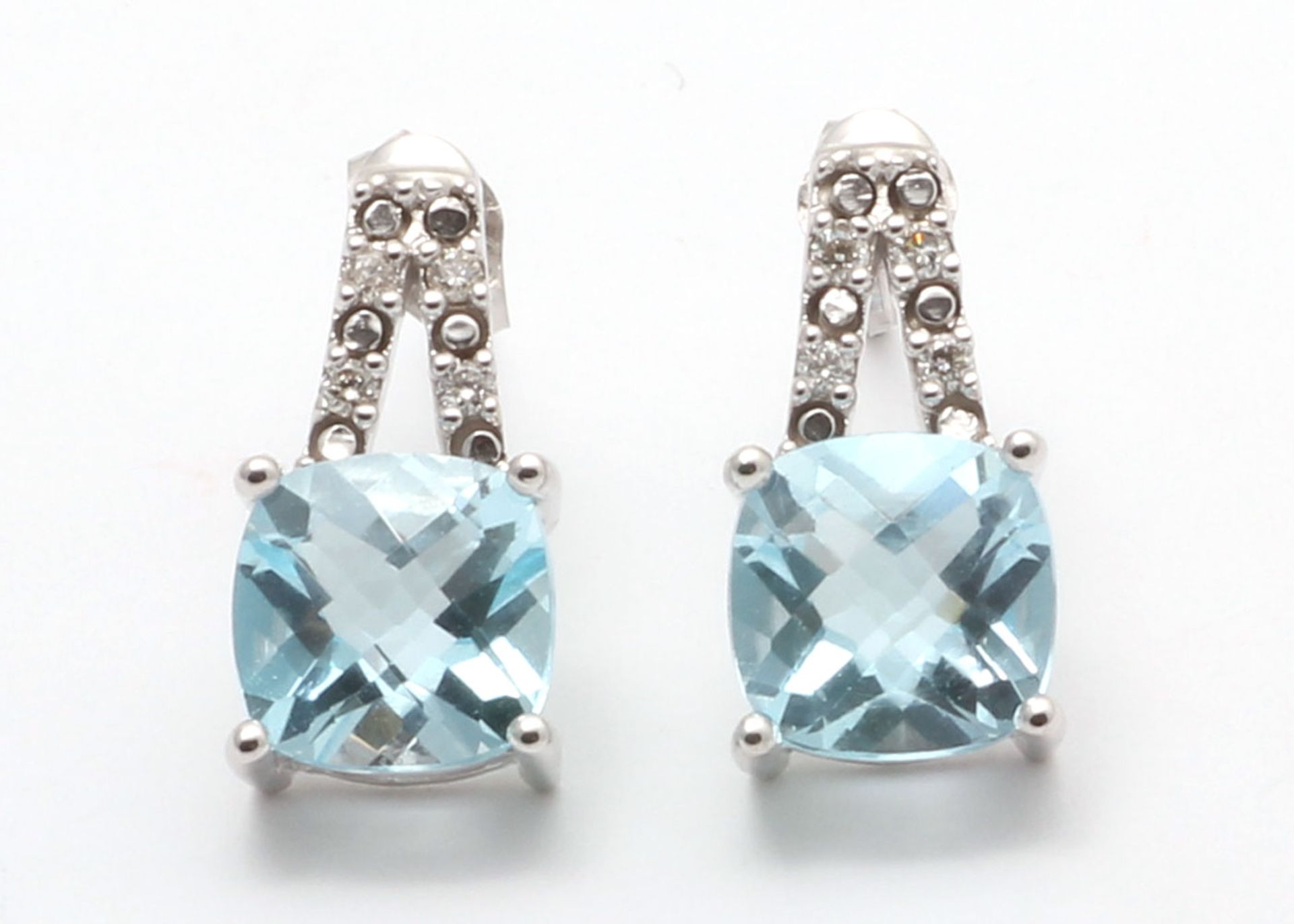 9ct White Gold Diamond And Blue Topaz Earrings - Valued By GIE £1,445.00 - Two gorgeous Blue Topaz - Image 7 of 8