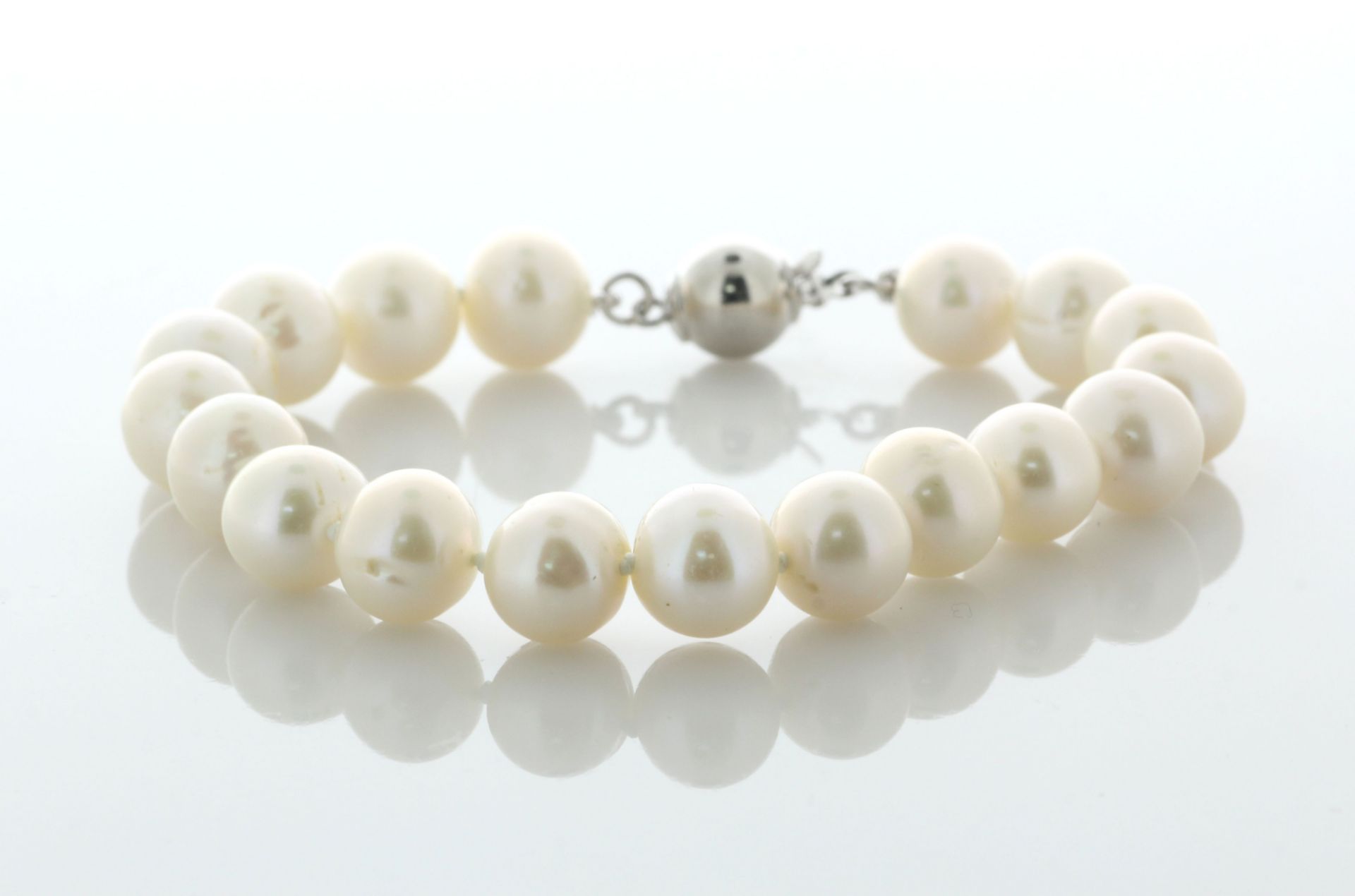 6.5 Inches Freshwater Cultured 8.5 - 9.0mm Pearl Bracelet With Silver Clasp - Valued By AGI £285.