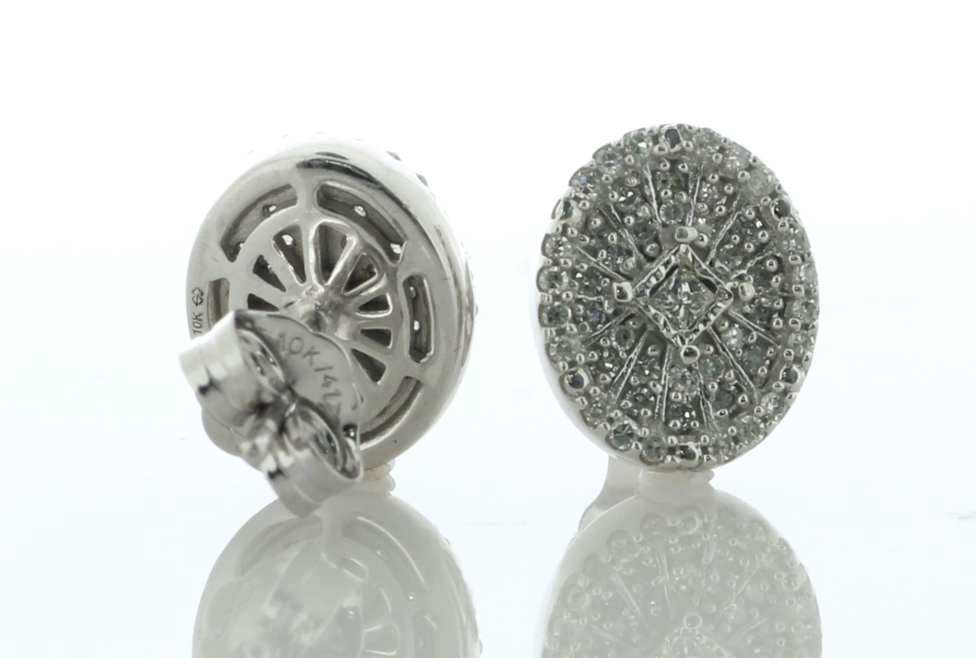 9ct White Gold Oval Cluster Diamond Stud Earring 0.25 Carats - Valued By IDI £1,675.00 - One - Image 4 of 5