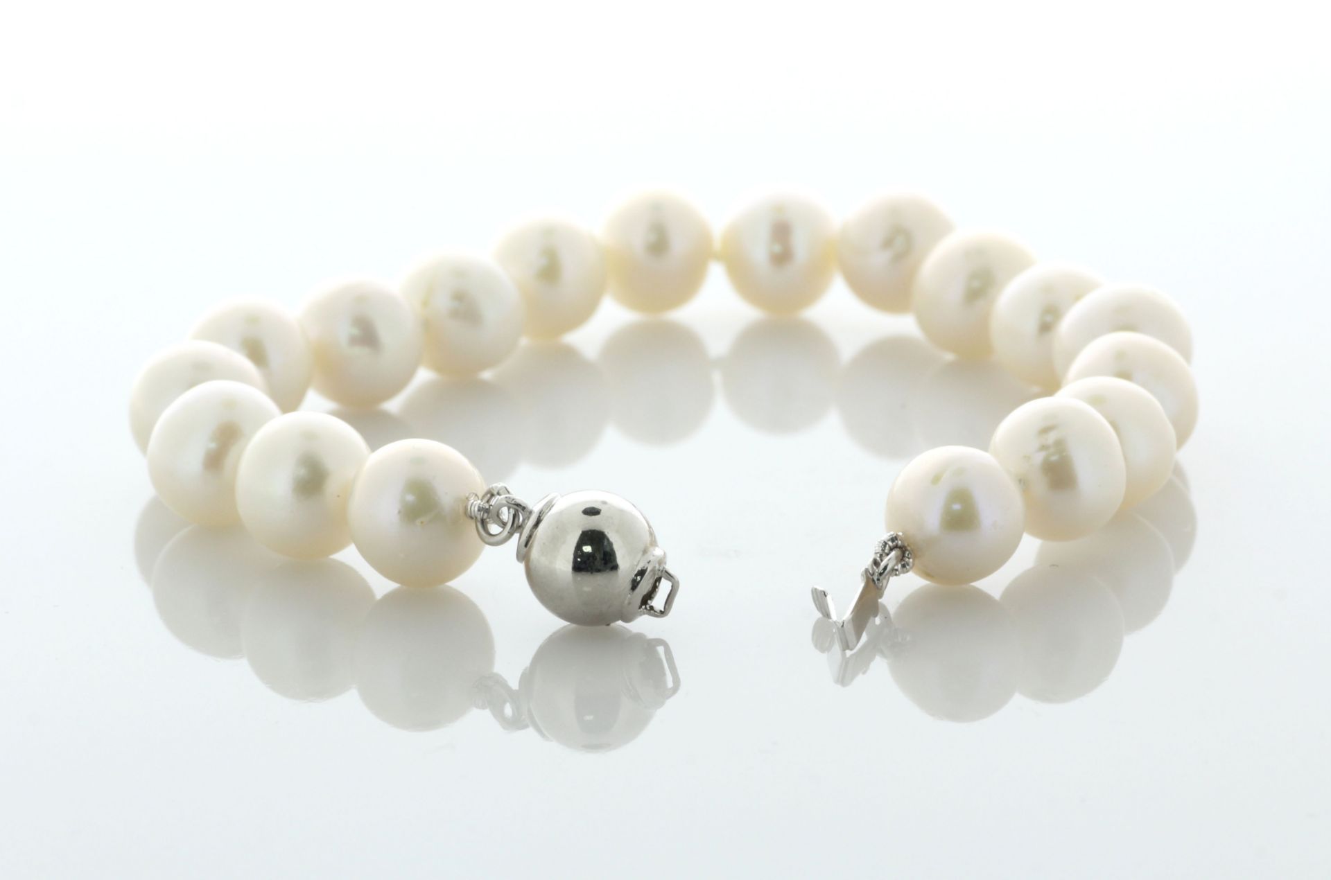 6.5 Inches Freshwater Cultured 8.5 - 9.0mm Pearl Bracelet With Silver Clasp - Valued By AGI £285. - Image 3 of 4