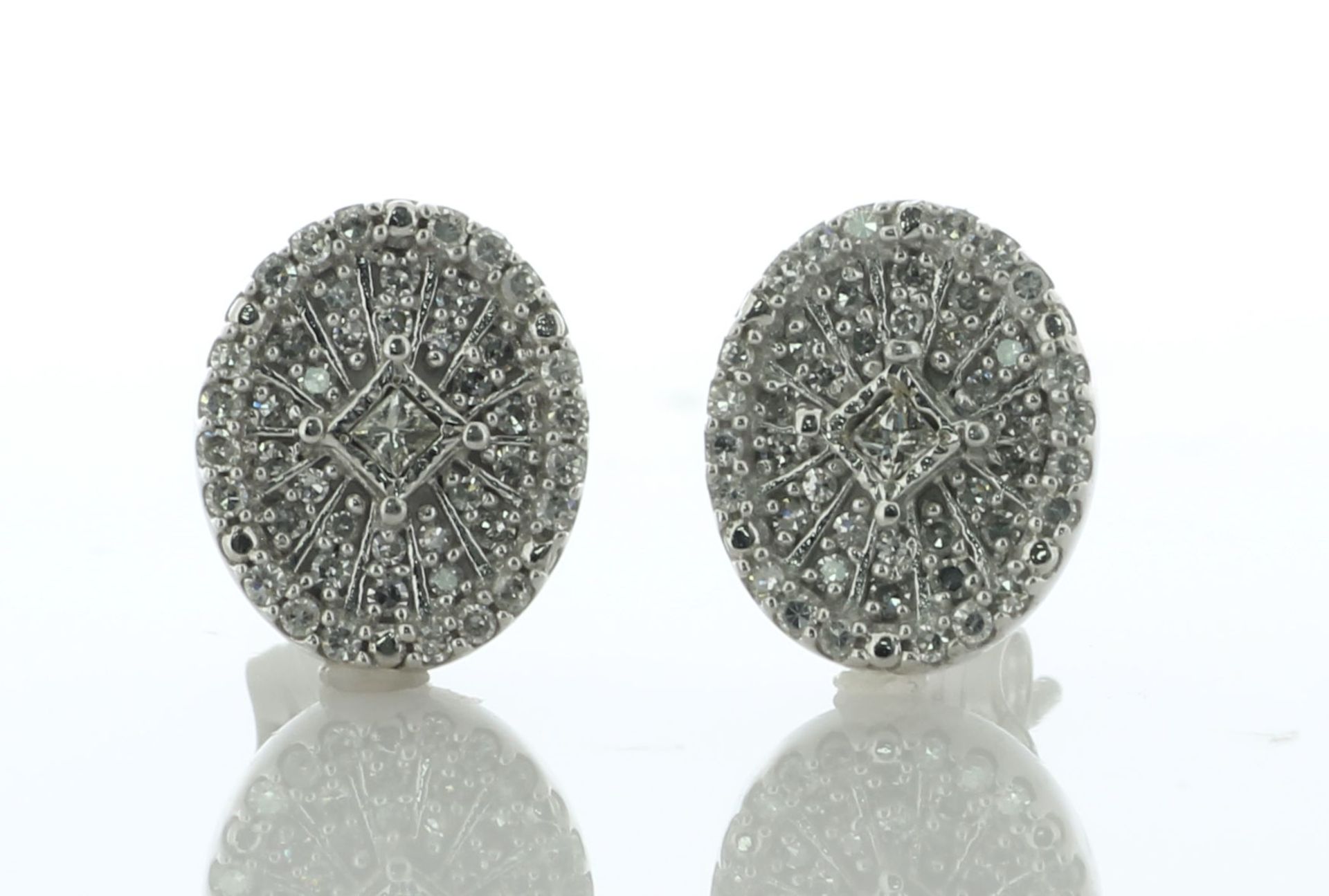 9ct White Gold Oval Cluster Diamond Stud Earring 0.25 Carats - Valued By IDI £1,675.00 - One - Image 2 of 5