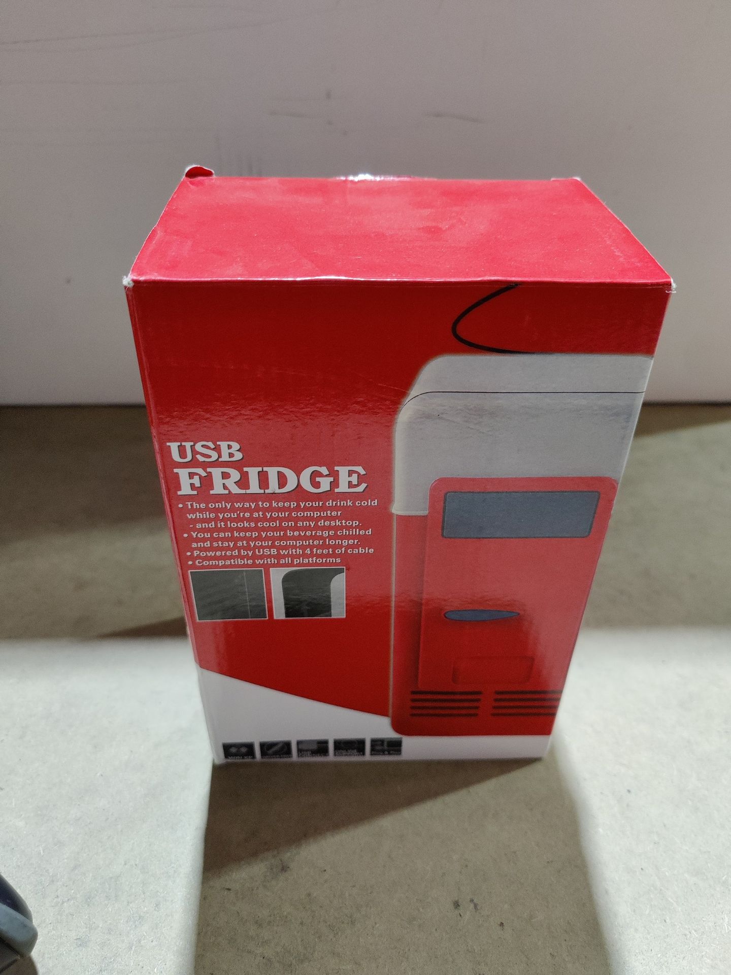 RRP £16.71 Discoball Mini Fridge Portable Small USB Cooler and Warmer LED Light (Red) - Image 2 of 2