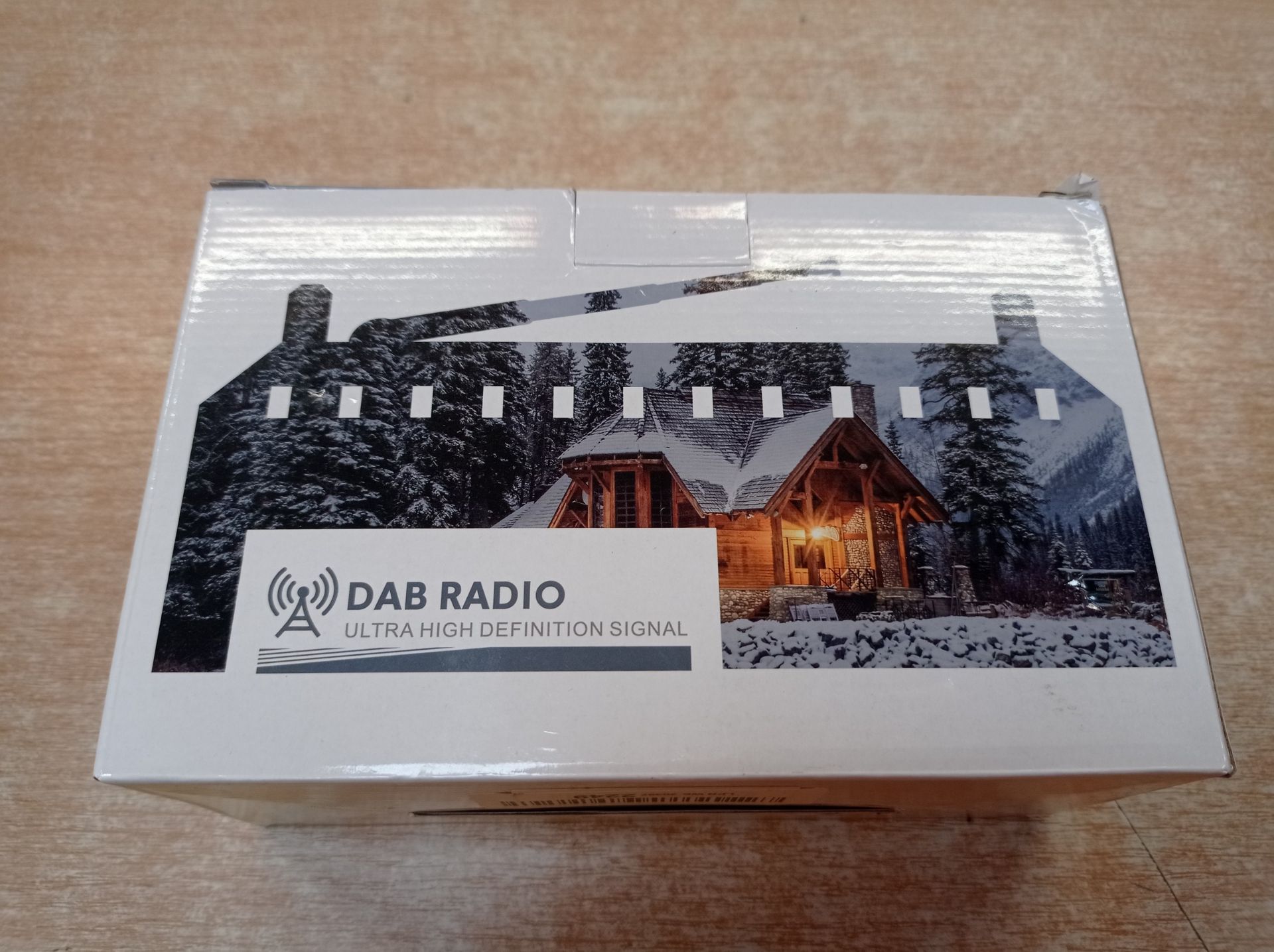 RRP £33.46 Crank Radio DAB+/DAB/FM with 5000 mAh Battery - Image 2 of 2