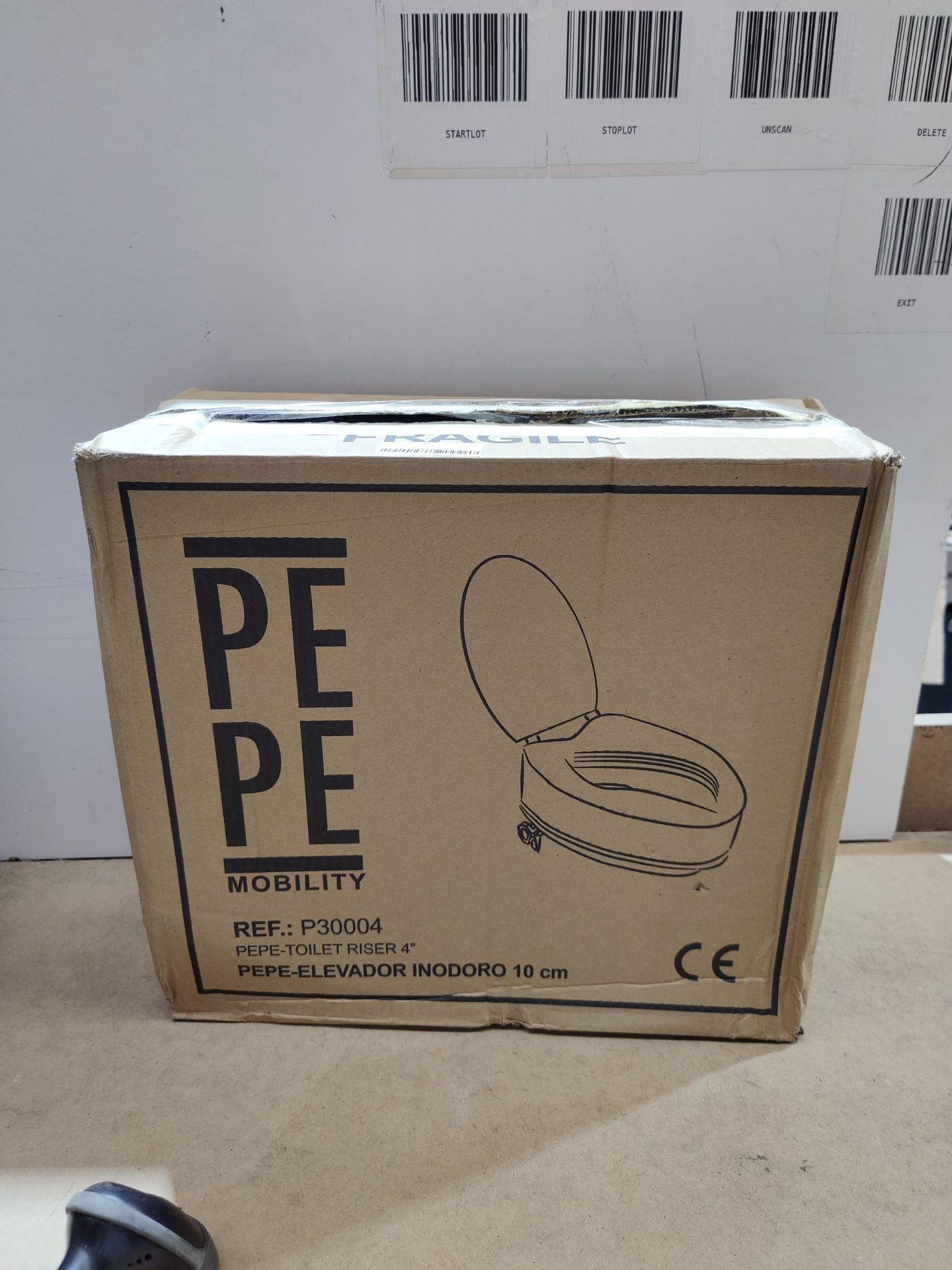 RRP £45.65 Pepe - Raised Toilet Seat with Lid 4 Inches - Image 2 of 2