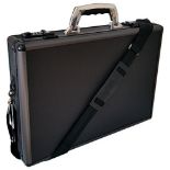 RRP £55.80 Pro Aluminium Executive Laptop Padded Briefcase Attache Case Black/Gun Metal