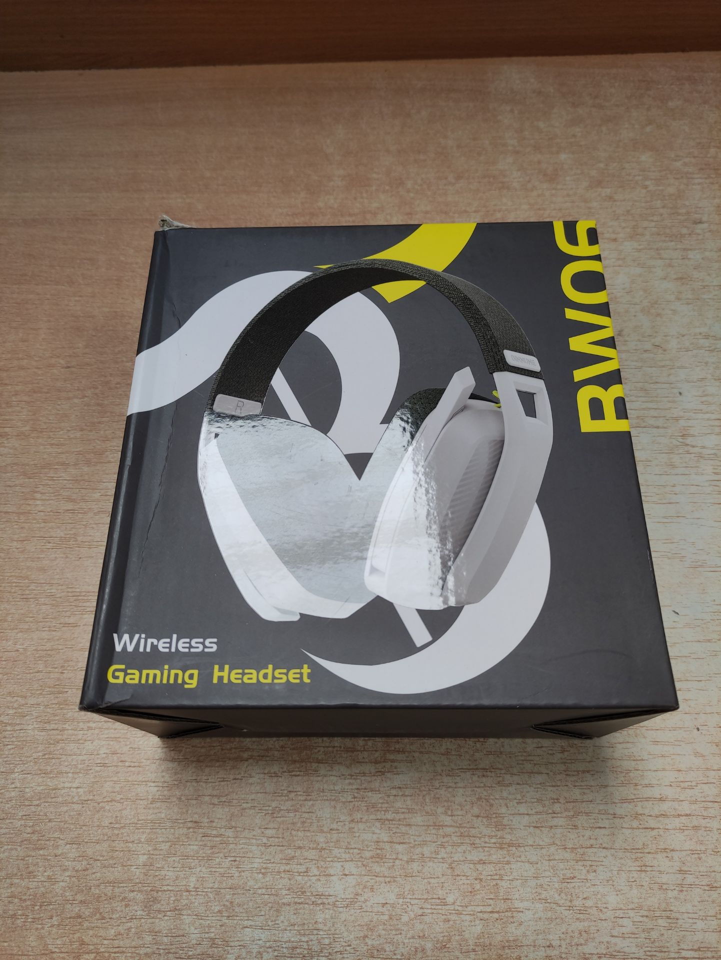 RRP £45.65 BINNUNE Wireless Gaming Headset with Flip Microphone for PC - Image 2 of 2
