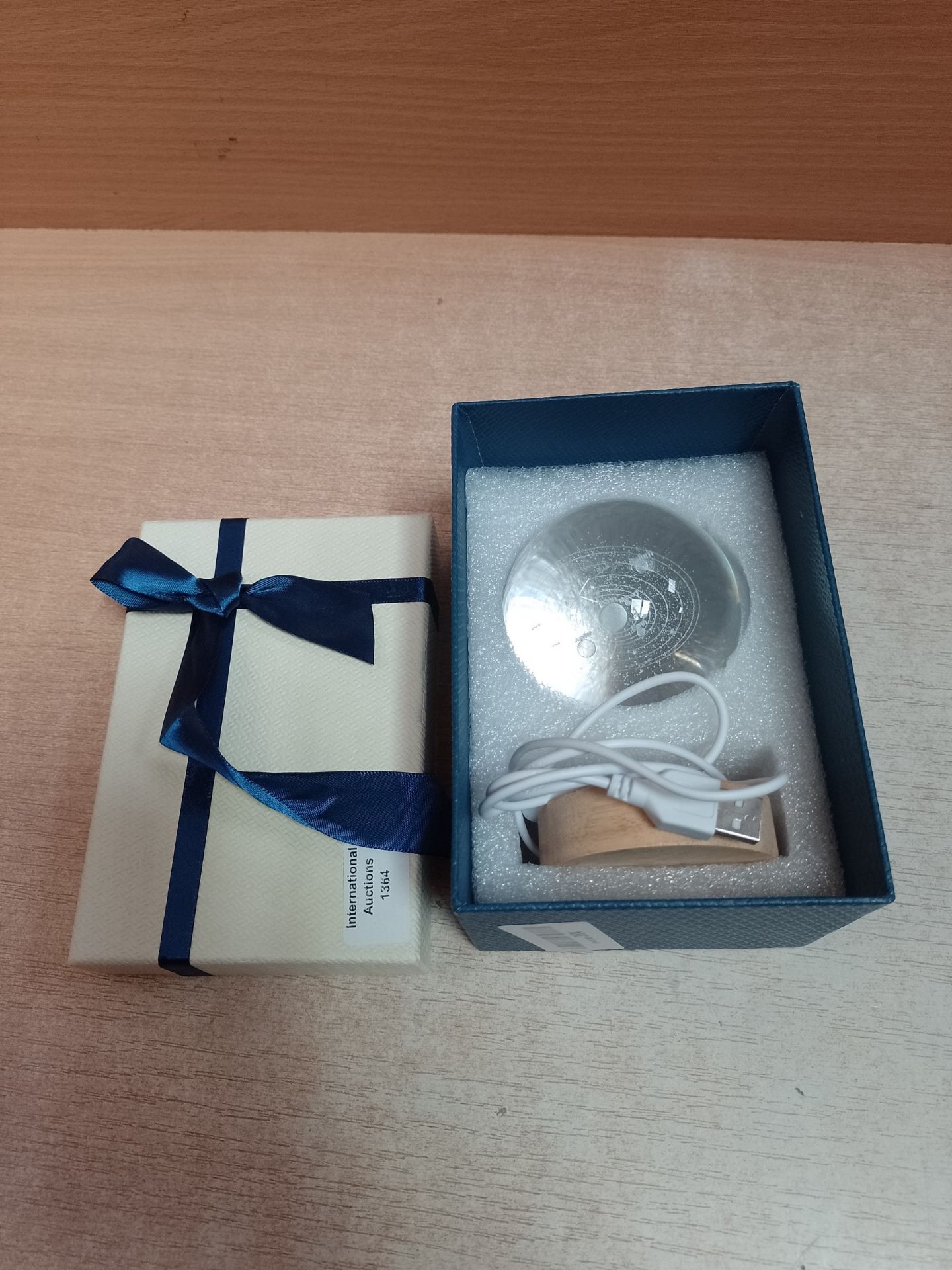 RRP £17.11 3D Planet Crystal Ball Night Light for Valentines Day - Image 2 of 2