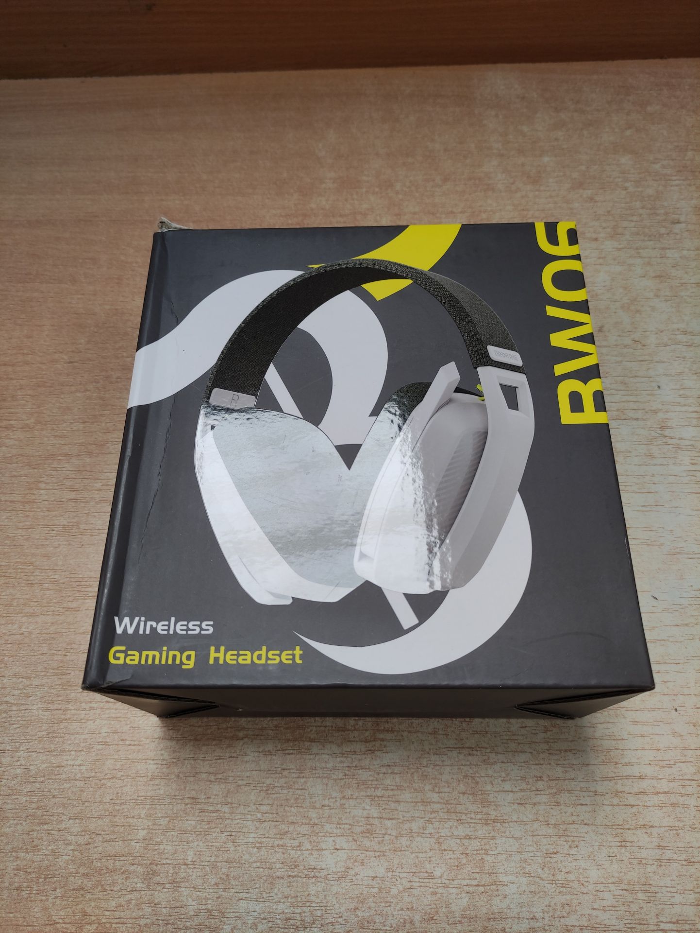 RRP £45.65 BINNUNE Wireless Gaming Headset with Flip Microphone for PC - Image 2 of 2