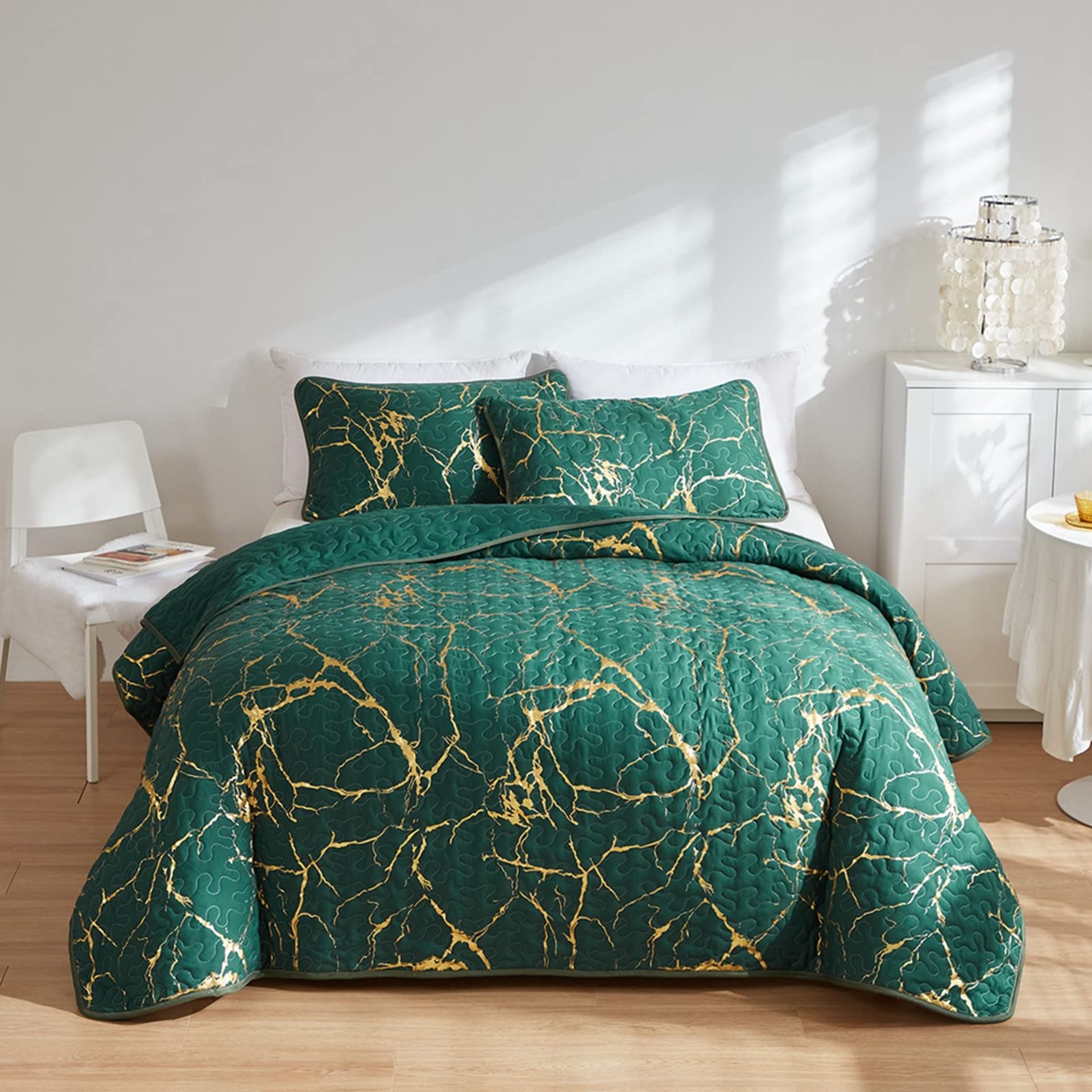 RRP £37.65 Bedspread King Size Green Quilted Bedspread Gold Marble