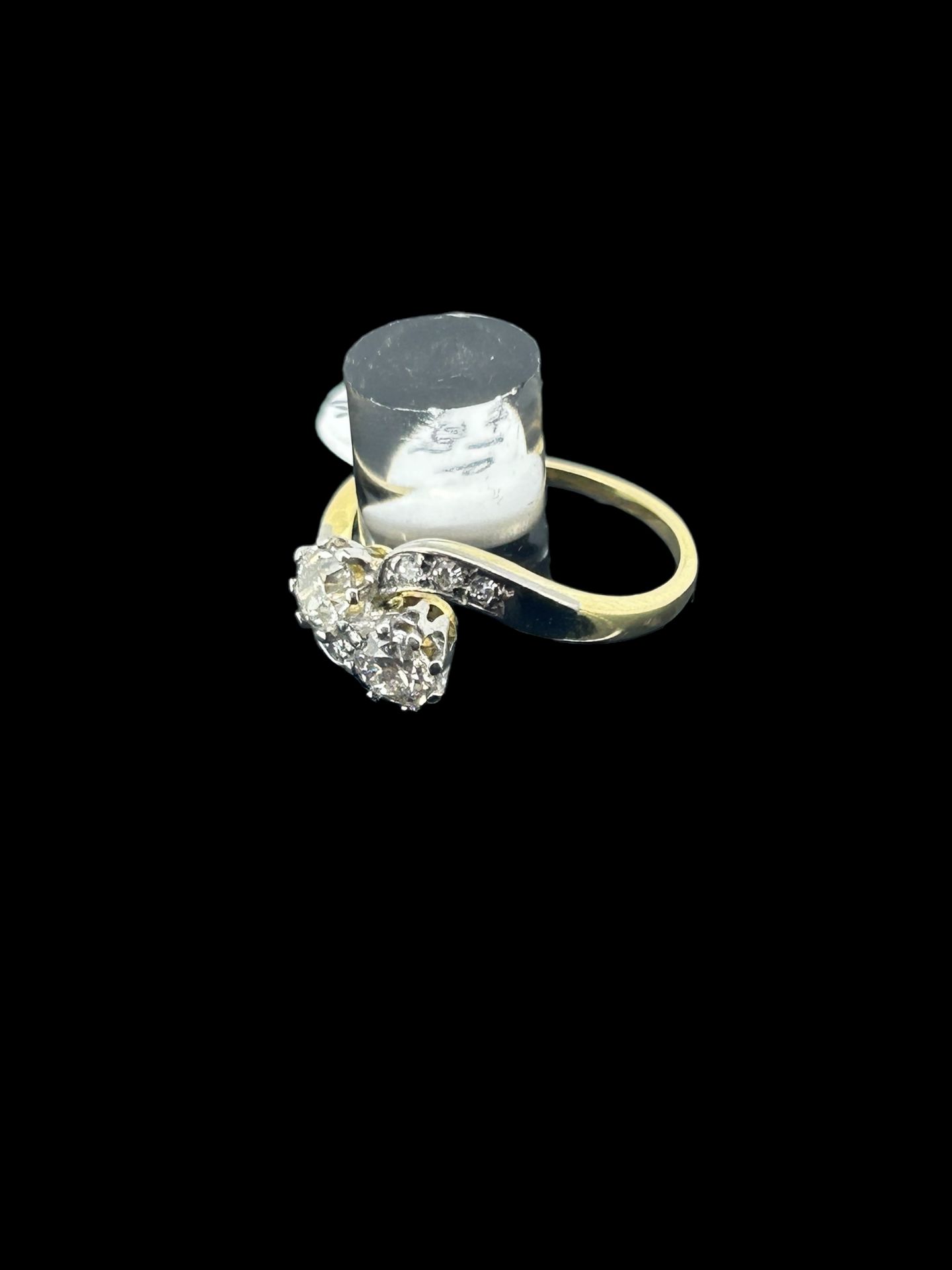 18k yellow gold ring, set with 2 x 0.35 carat diamonds - Image 2 of 3