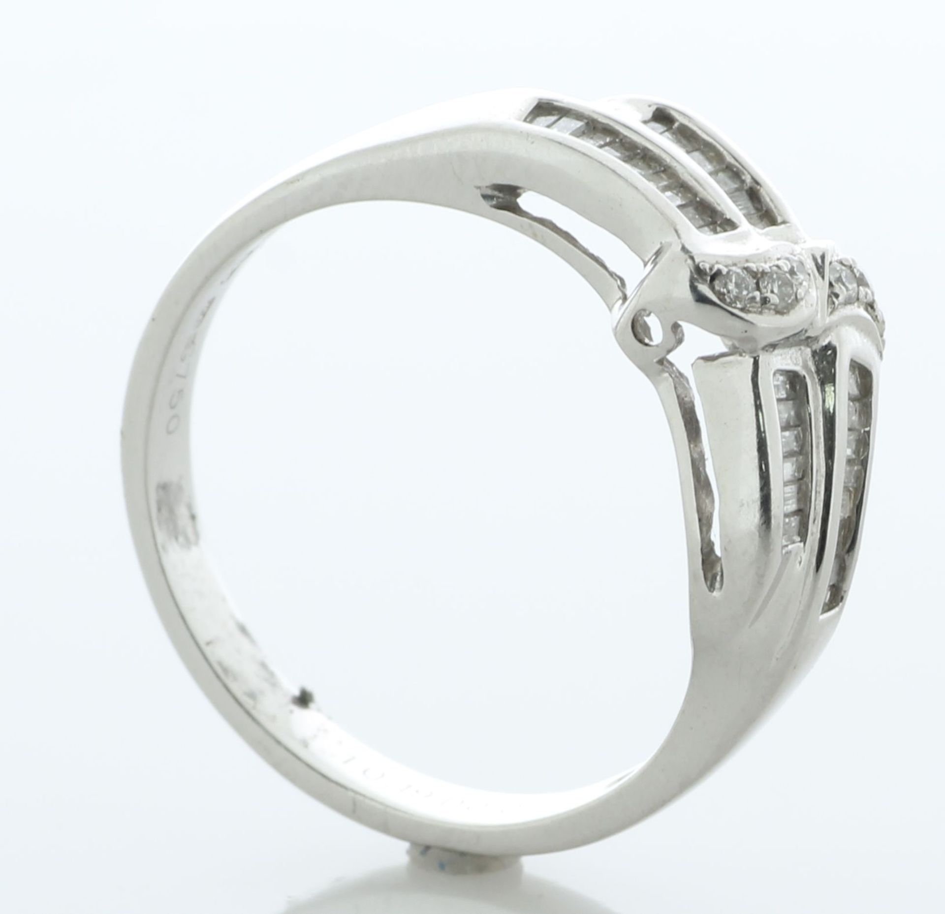 18ct White Gold Diamond 'Bow' Ring 0.23 Carats - Valued By AGI £2,195.00 - A stunning 18ct white - Image 2 of 6