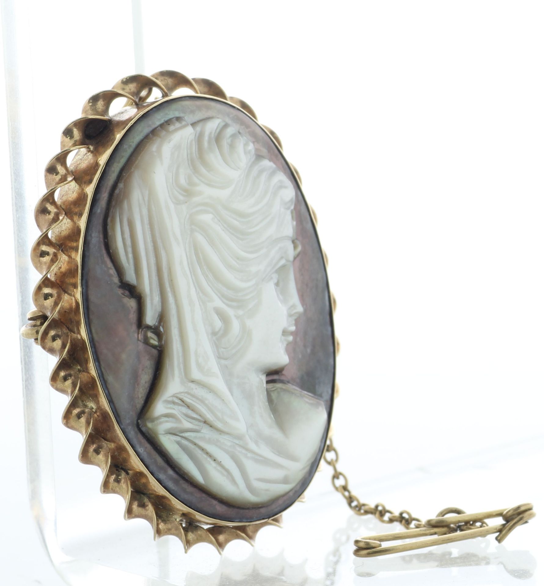 10ct yellow Gold Onyx Cameo Brooch - Valued By AGI £4,995.00 - 10c yellow gold cameo brooch, - Image 2 of 4