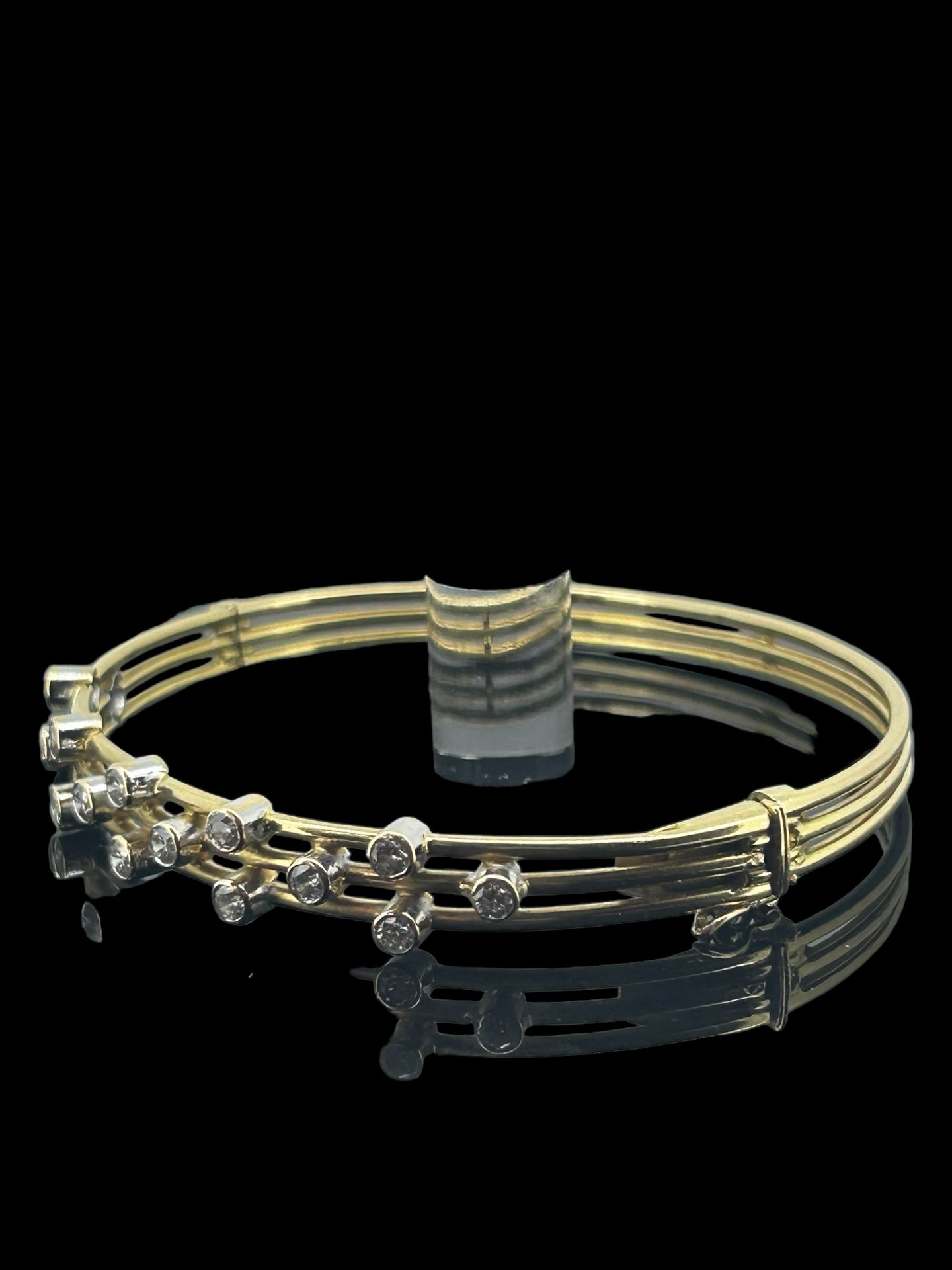 18k gold bangle, set with 1.2 carat of diamonds - Image 2 of 2