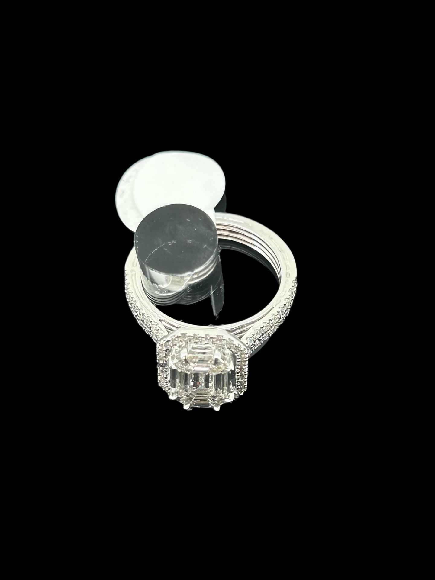 14k white gold ring, set with 2 carat of diamonds - Image 2 of 3