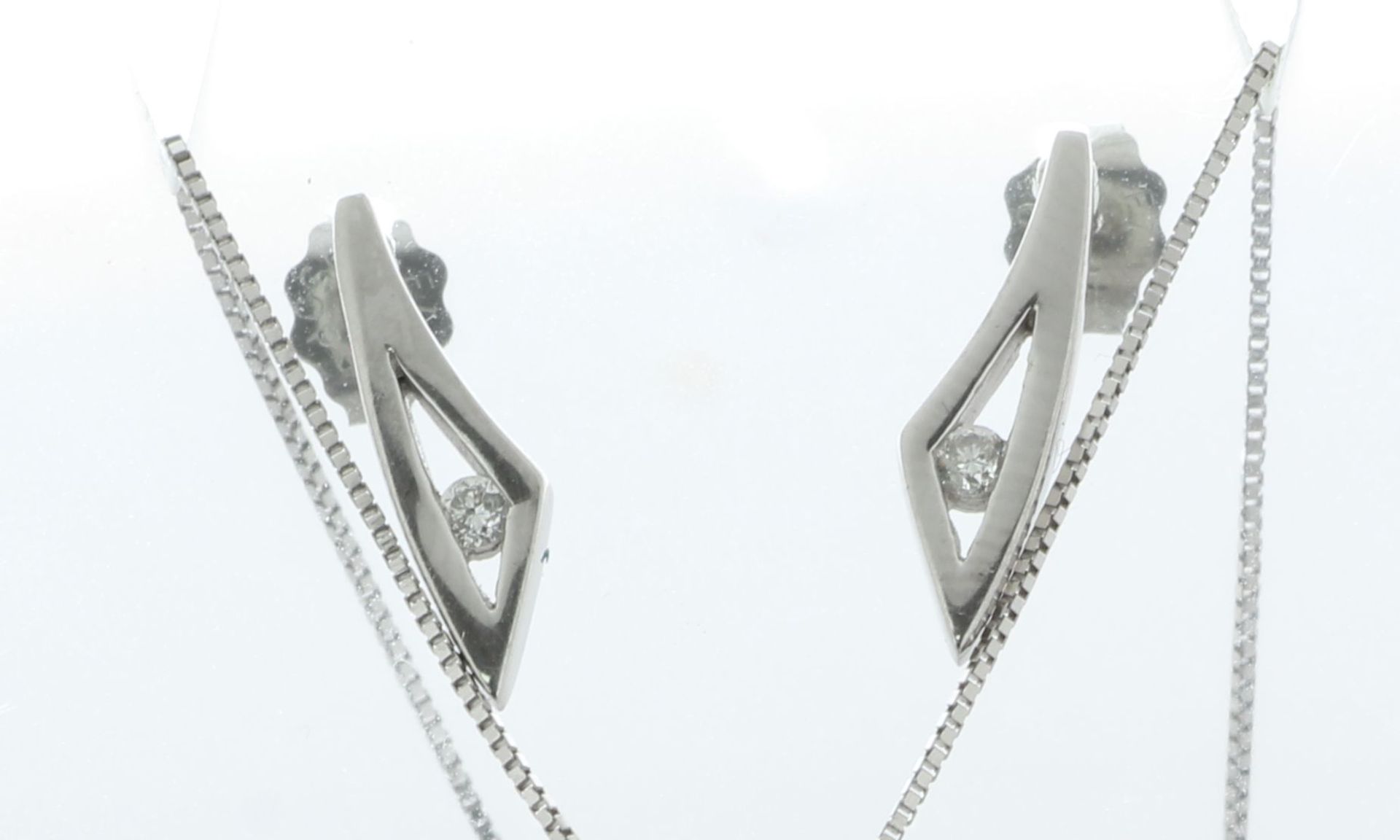 Platinum Diamond Pendant And Earrings Set 0.10 Carats - Valued By AGI £3,950.00 - A stunning pendant - Image 2 of 5
