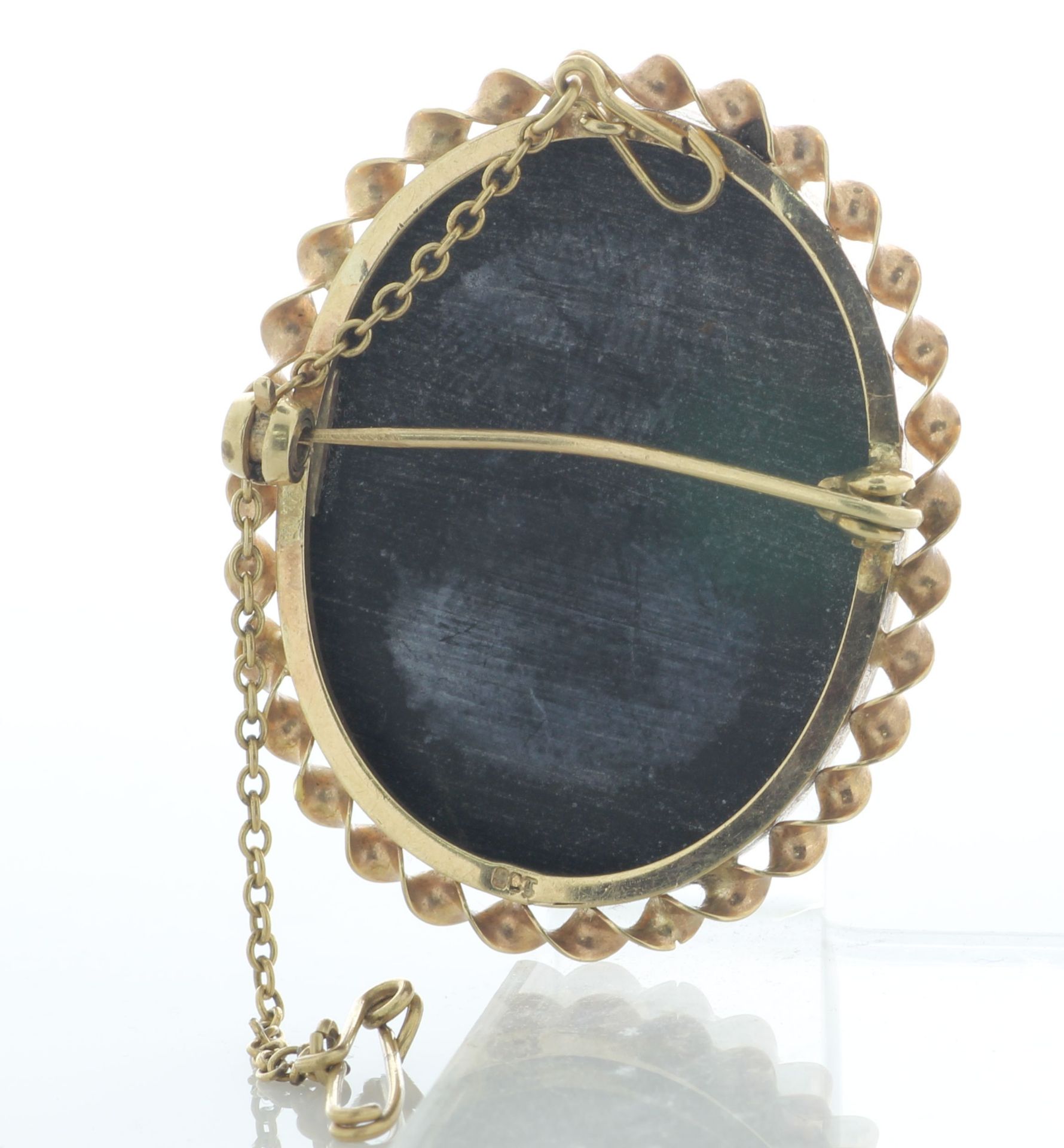 10ct yellow Gold Onyx Cameo Brooch - Valued By AGI £4,995.00 - 10c yellow gold cameo brooch, - Image 3 of 4