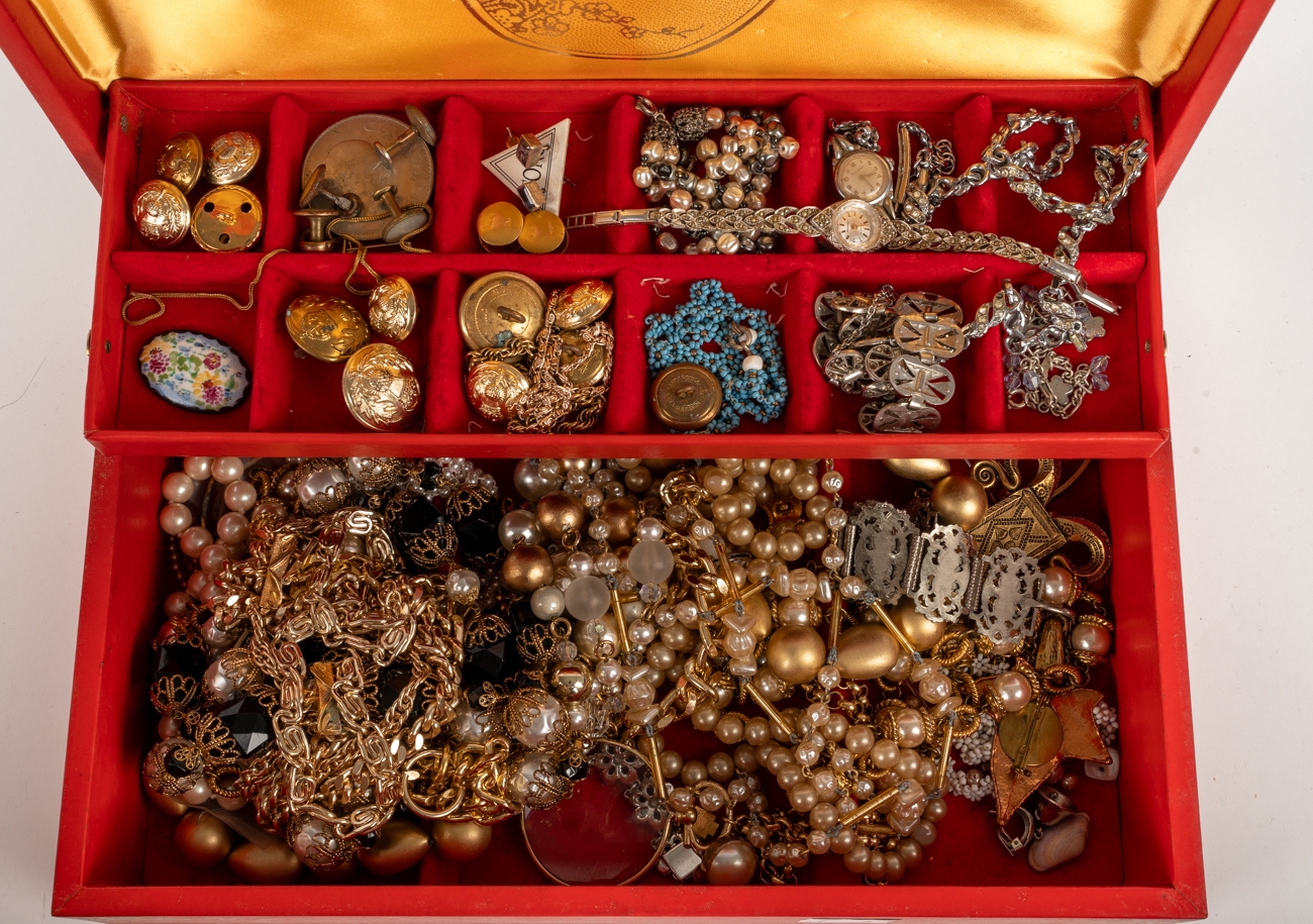 A quantity of costume jewellery, including a pair of 15ct gold dress studs approx 3.8g; brooches, - Image 4 of 4