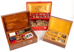 A quantity of costume jewellery, including a pair of 15ct gold dress studs approx 3.8g; brooches,