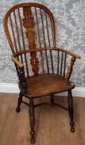 Late 18th/early 19th century oak Windsor chair with Elm seat, the shaped back with spindles and
