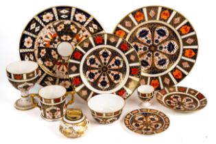 A collection of 1128 and other Royal Crown Derby, including dinner plate, sugar bowl, egg cup,