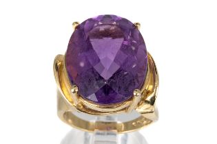 A 10k yellow gold and amethyst dress ring, the large oval amethyst approx. 20 x 15 x 10mm, ring size