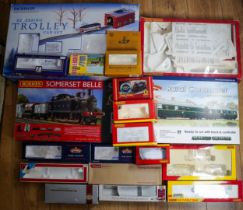 A collection of empty Train boxes makes to include: Bachmann, Tri-ang, Hornby, Con-Cor etc (1 box)