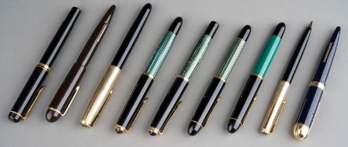 A collection of vintage fountain pens to include: 1. Eversharp Skyline Patent black and gilt with