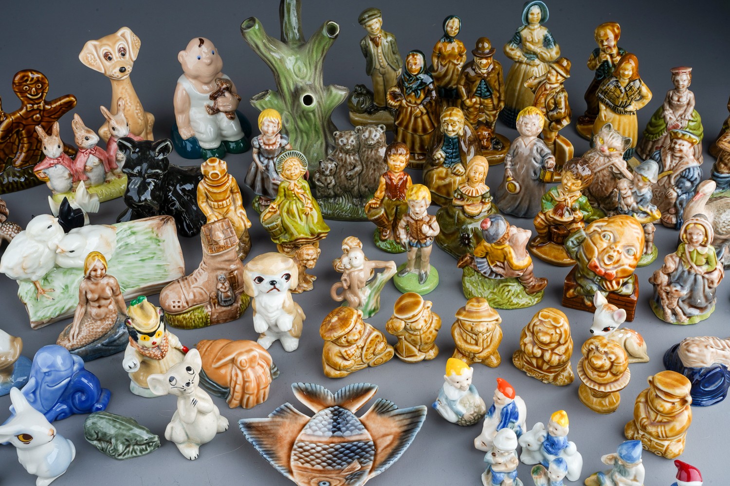 Large quantity of Wade and other figurines (2 boxes( - Image 3 of 6
