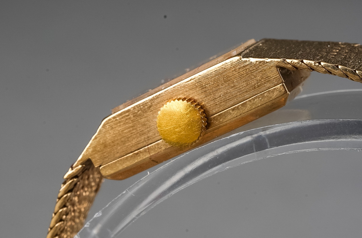 A ladies 18ct yellow gold Omega wristwatch, rectangular dial with baton indicators, integral - Image 4 of 7