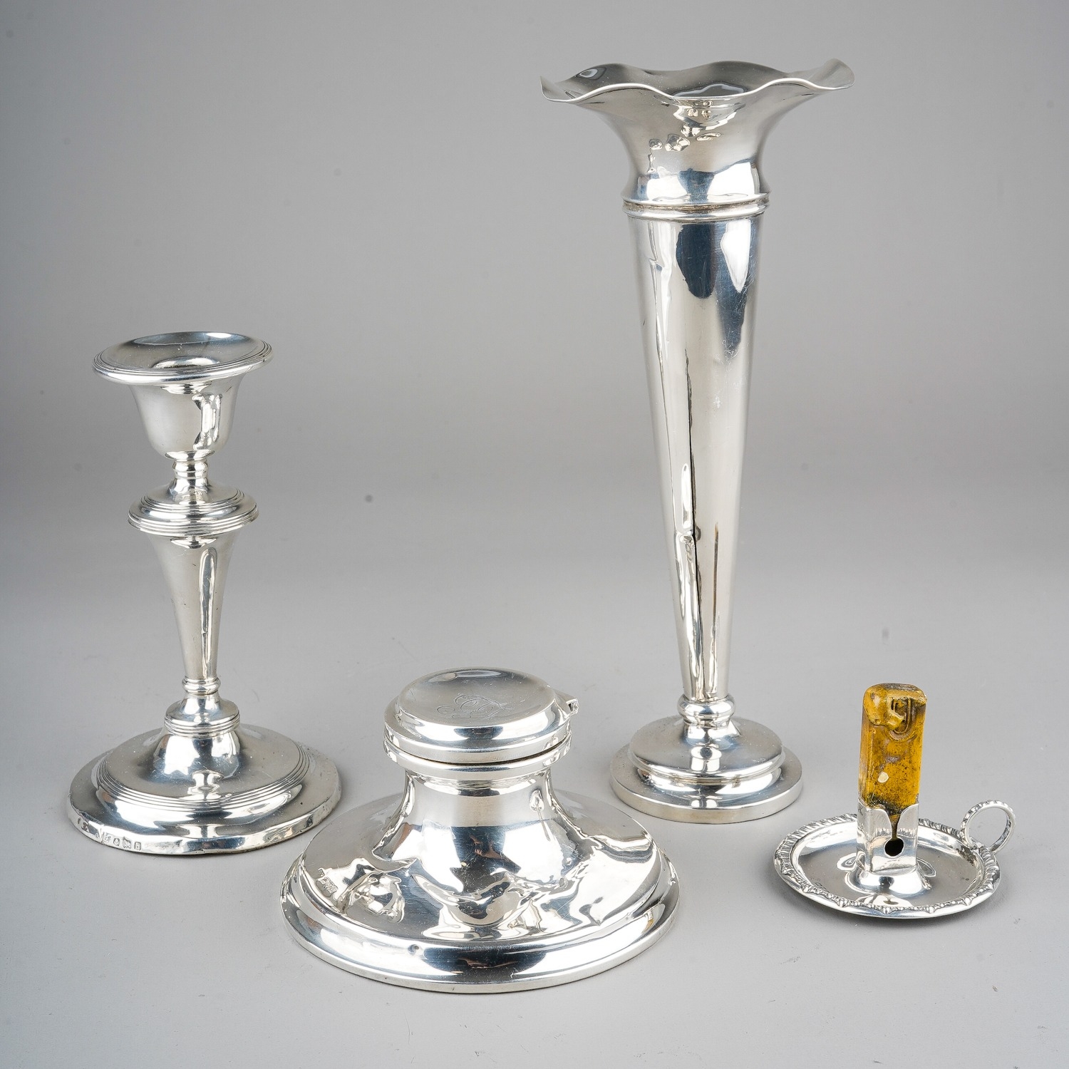 A group of silver to include: Edwardian seal wax holder, circular with gadroon border, hallmarked - Bild 2 aus 7