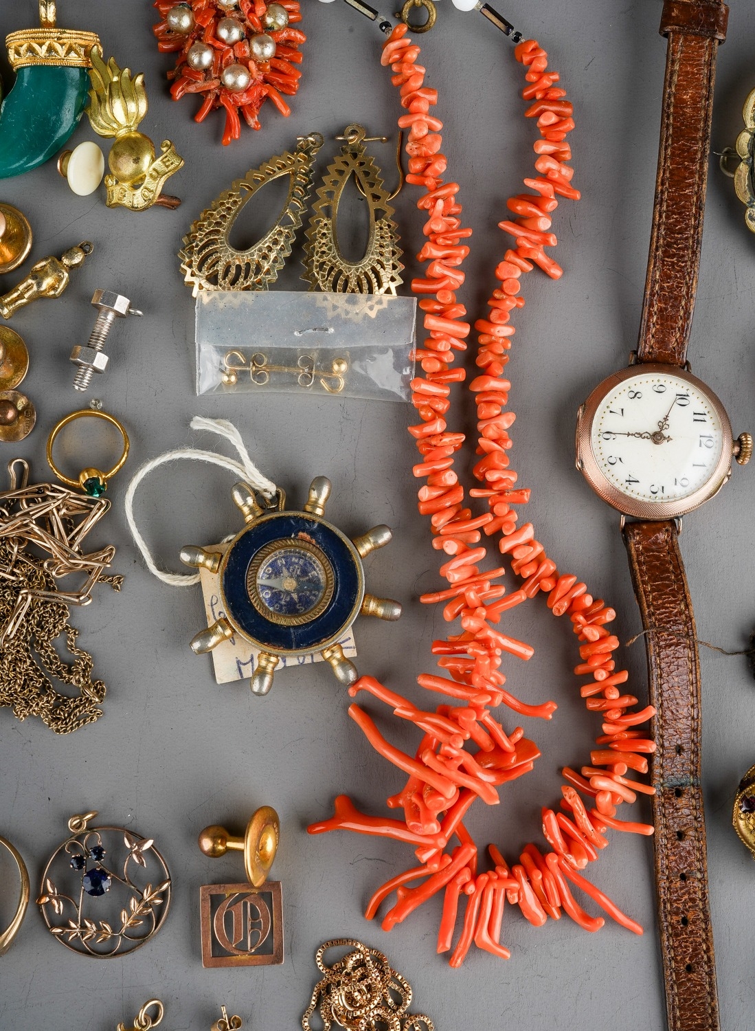 A good collection of Victorian Edwardian and later jewellery, including 9ct ring, chains, pendant, - Image 3 of 4