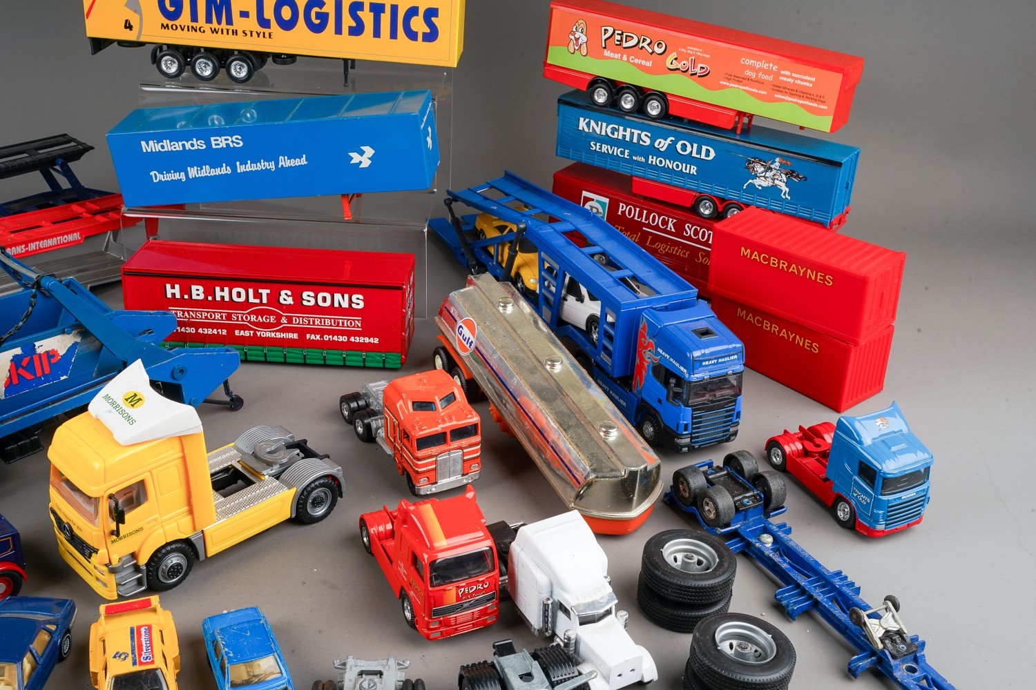 Tray of diecast vehicles to include articulated trailers and loads - Image 4 of 4