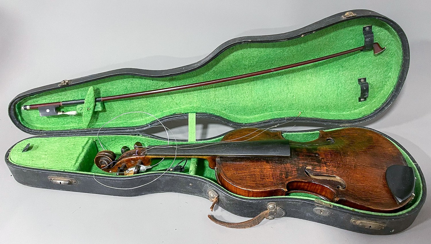 Antique violin, internal paper label reads “Fried. Aug. Glass Verferdigt Nach Jacobus Stainer in - Image 2 of 8