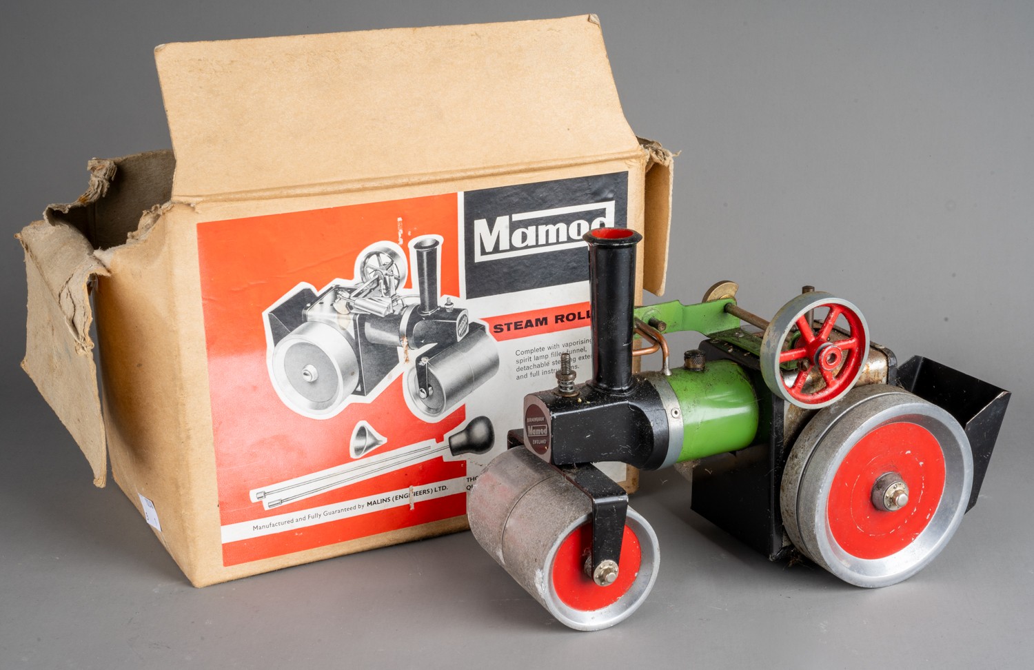 Toy Models: a boxed vintage Mamod steam roller S.R.1, in original box wear to both commensurate with - Bild 2 aus 3