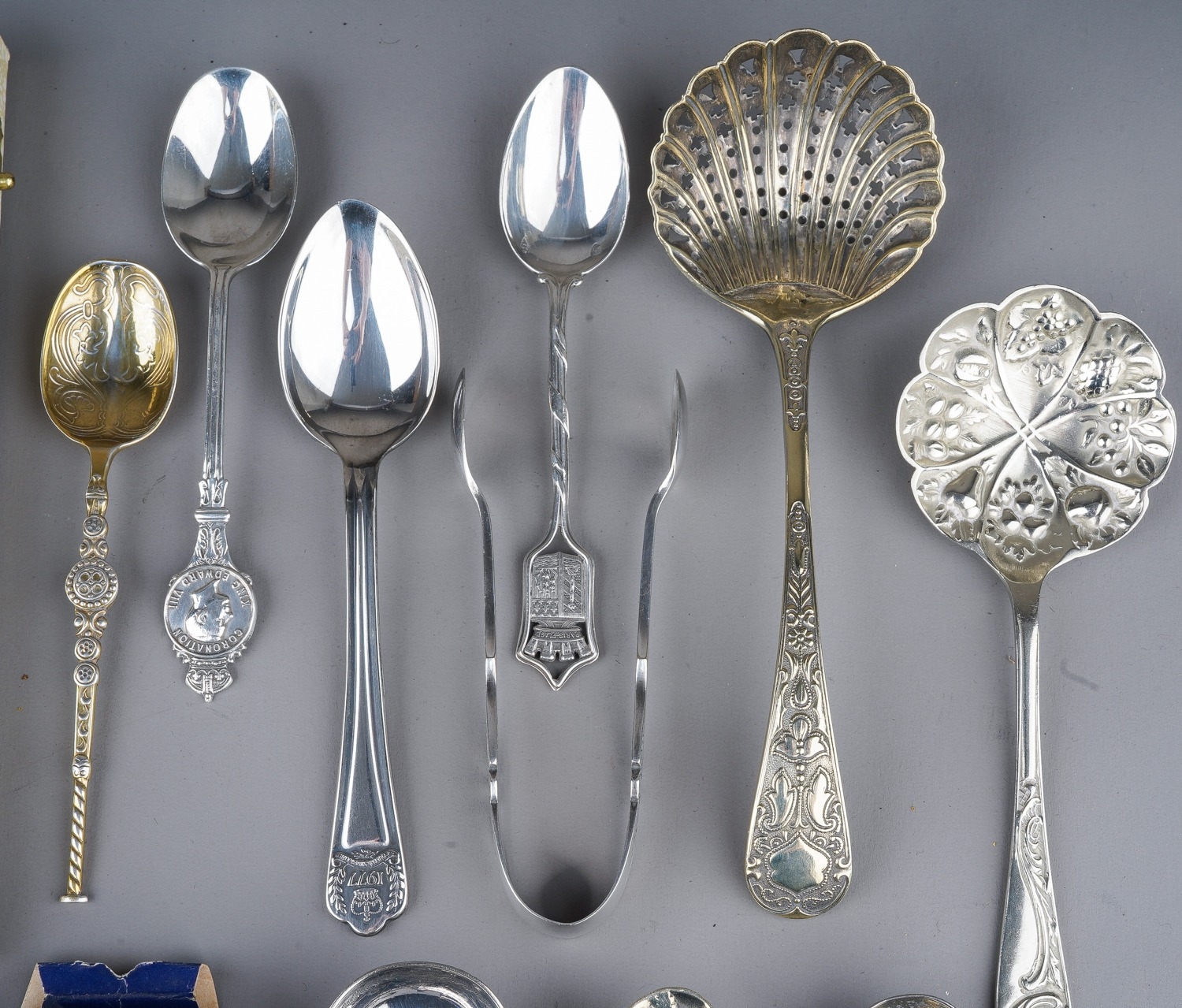 A collection of 20th Century Royal commemorative teaspoons to include: 1. Elizabeth II profile - Image 4 of 5