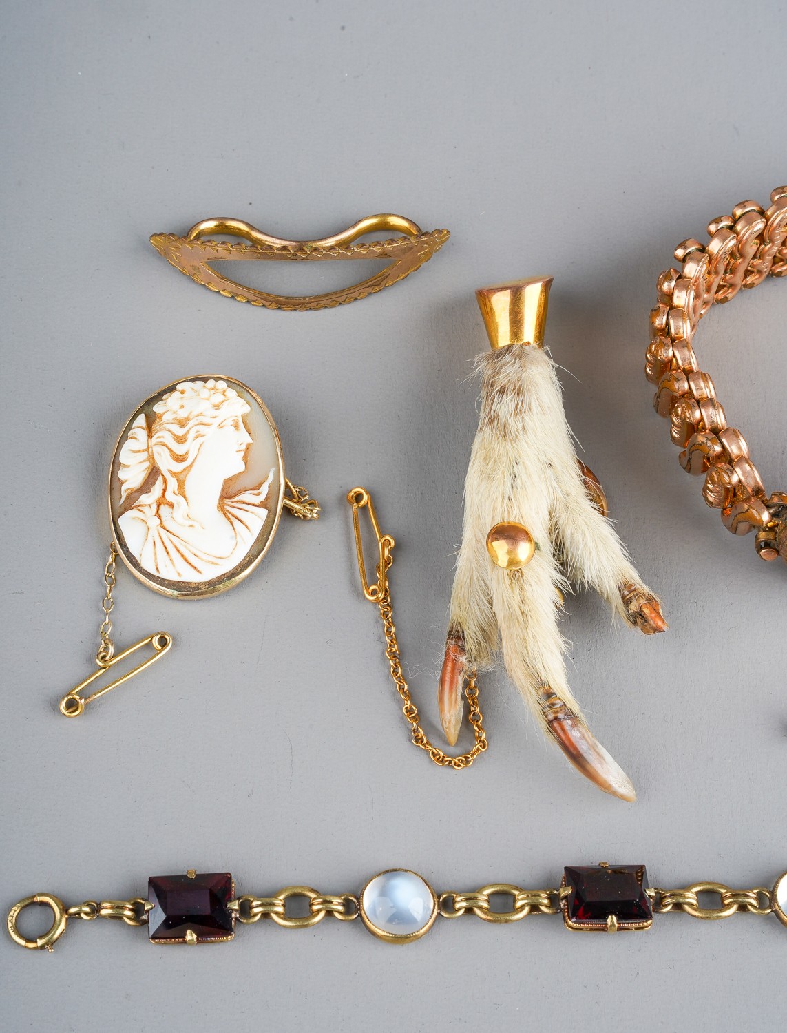 A collection of jewellery, including rolled gold lockets, a Victorian gold plated bracelet (af); a - Image 4 of 4