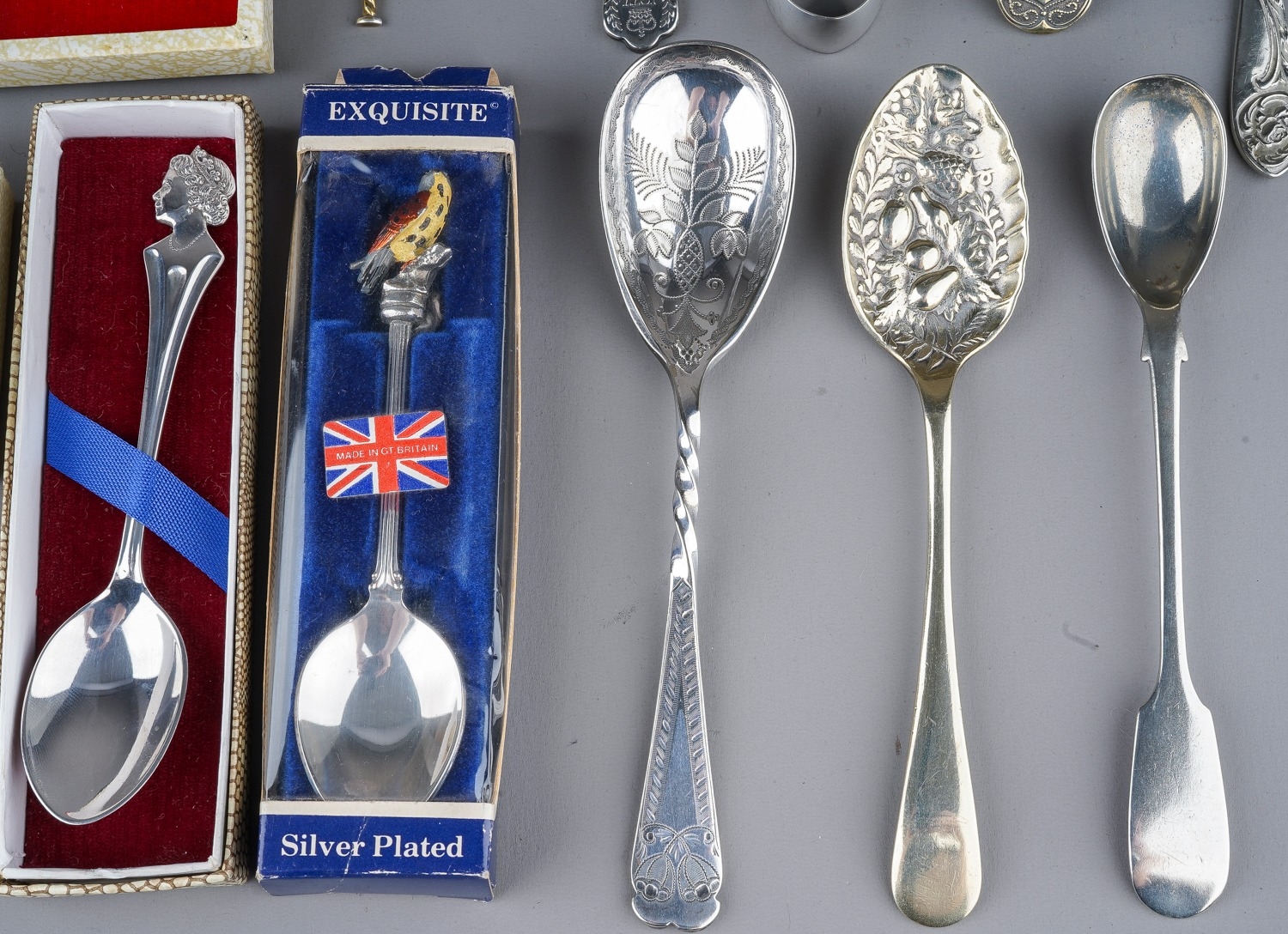 A collection of 20th Century Royal commemorative teaspoons to include: 1. Elizabeth II profile - Image 5 of 5