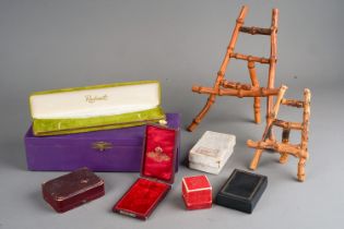 Assorted jewellery boxes and display plate stands (2 boxes)