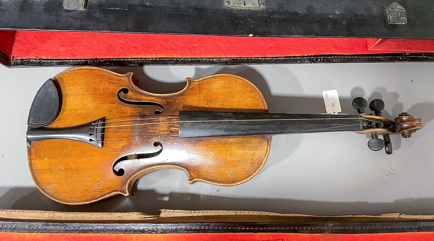 Antique violin, internal paper label reads “Copie de Gaspar da Salo in Brescia” Two piece back, - Image 4 of 8