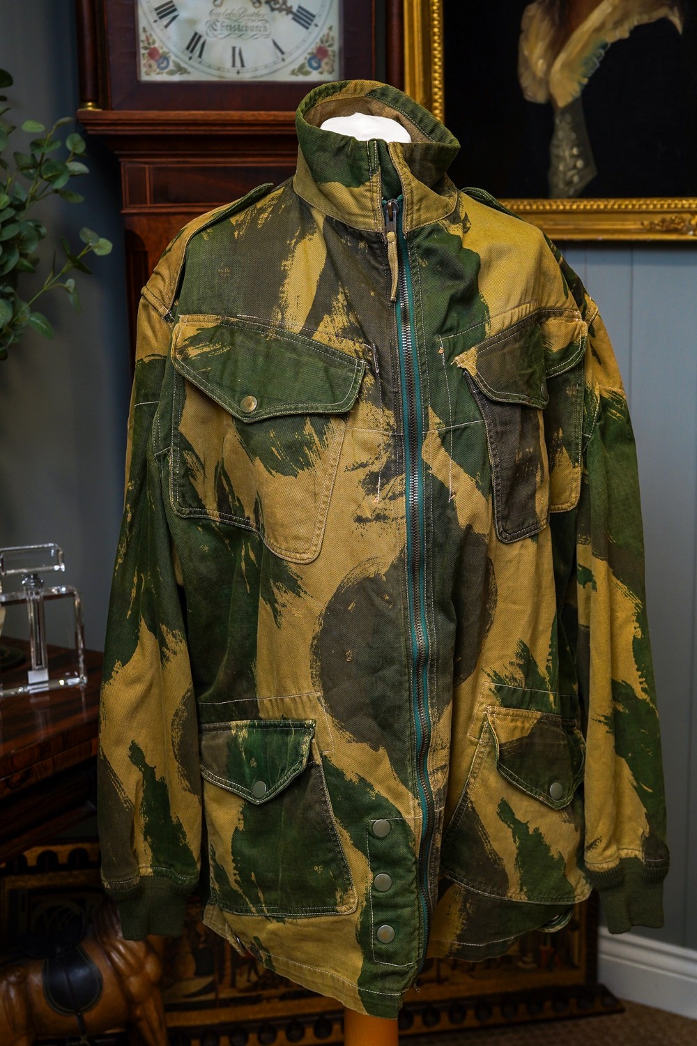 Post War British Airborne Denison Smock. The label inside is dated 1966, size no 4. The name'