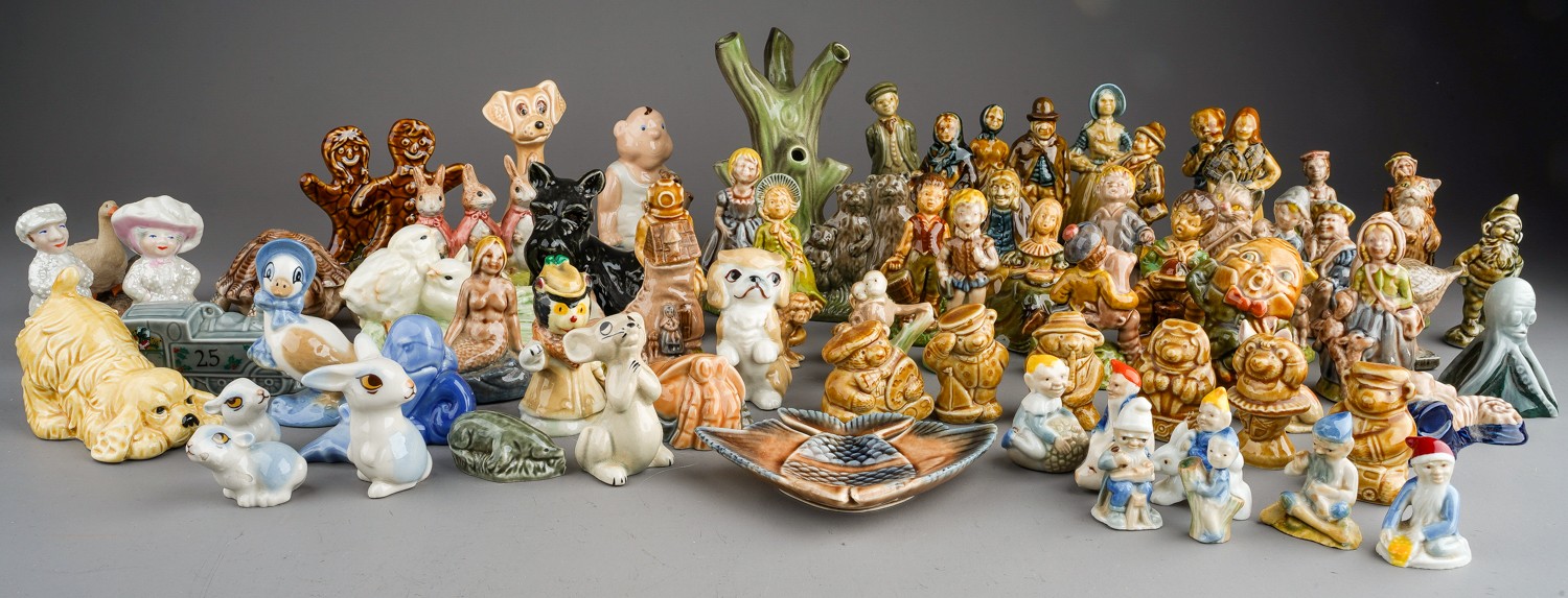 Large quantity of Wade and other figurines (2 boxes( - Image 5 of 6