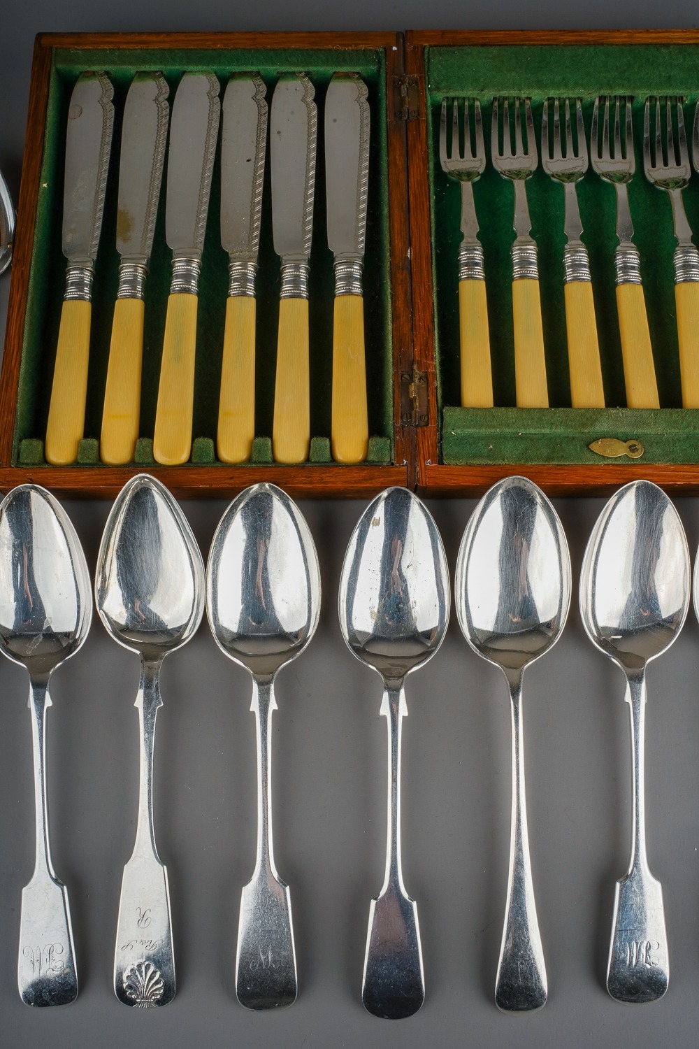 A cased set of six EPNS fish knives and forks together with a collection of miscellaneous silver - Image 3 of 4