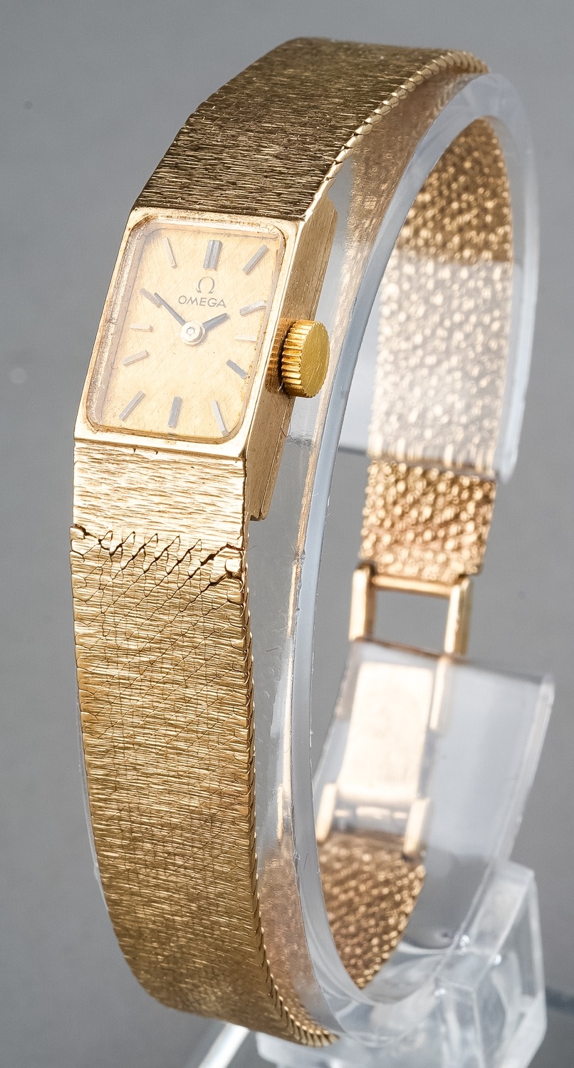 A ladies 18ct yellow gold Omega wristwatch, rectangular dial with baton indicators, integral - Image 2 of 7