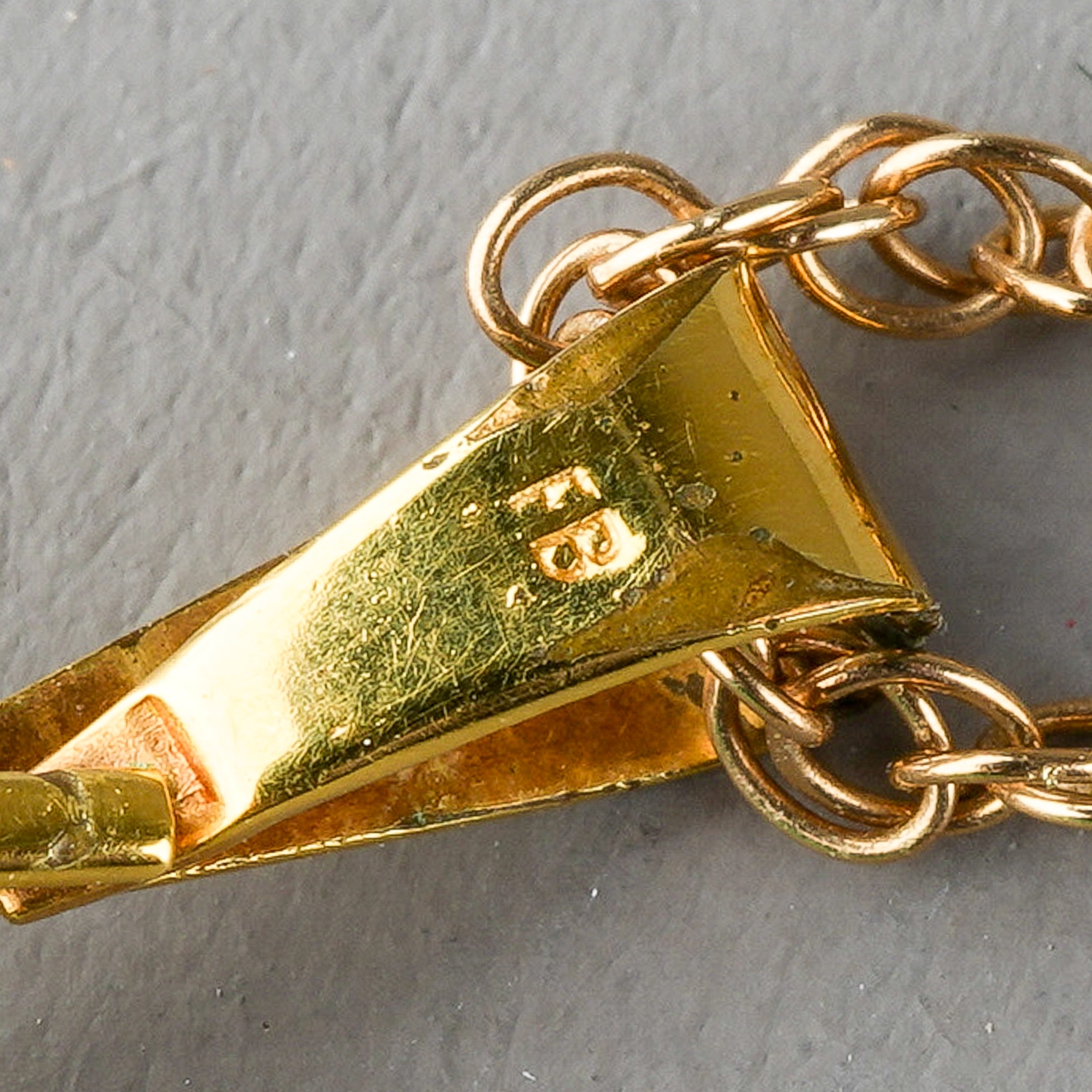 A fine yellow gold chain, unmarked assessed as approx 9ct, gross weight approx 2.4g; together with a - Image 4 of 4