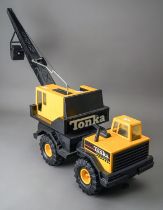 Tonka Toys. A large scale 4 wheel crane truck with bucket grab. Good condition (1)