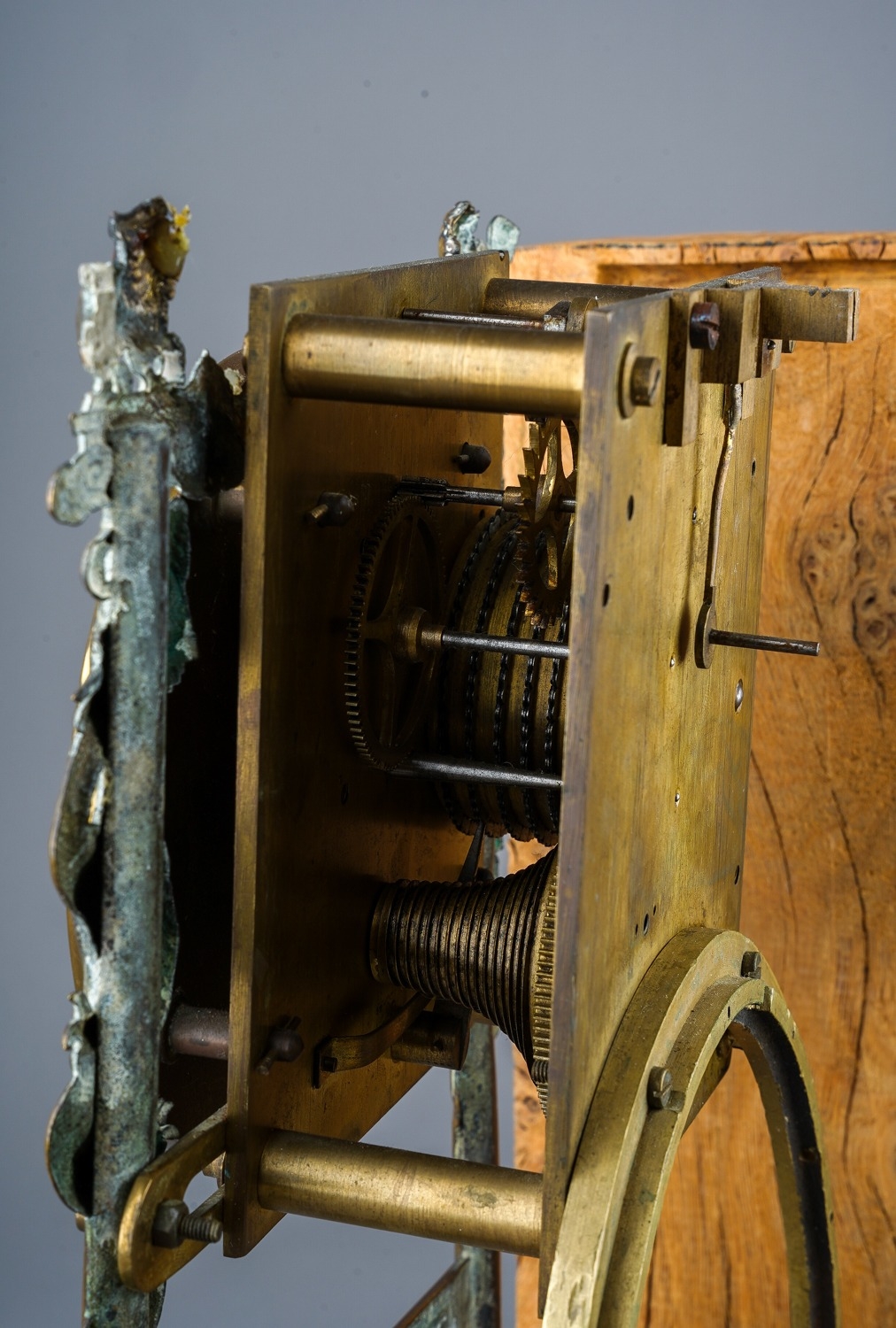 Unique British RAF Presentation clock in bronze, decorated with Peacocks and Lions. Missing the case - Image 4 of 5