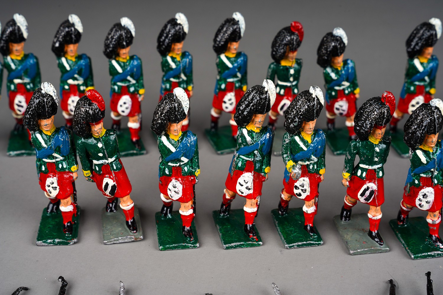 Vintage Britains or similar a collection of 32 white metal Scottish Black Watch model soldiers - Image 7 of 10