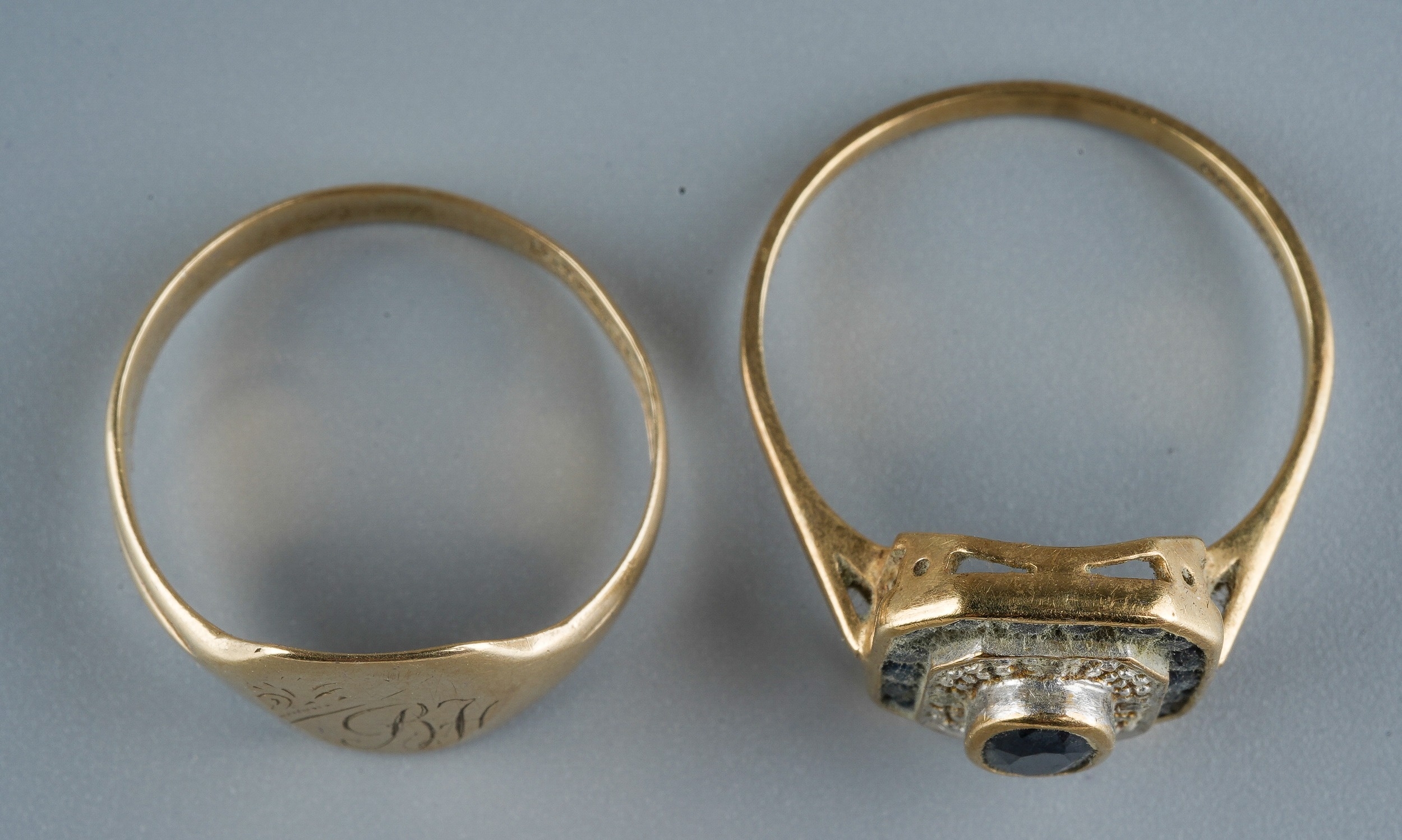 A 9ct yellow gold signet ring, size Q1/2, gross weight approx 2.1g; a 9ct yellow gold and sapphire - Image 2 of 5