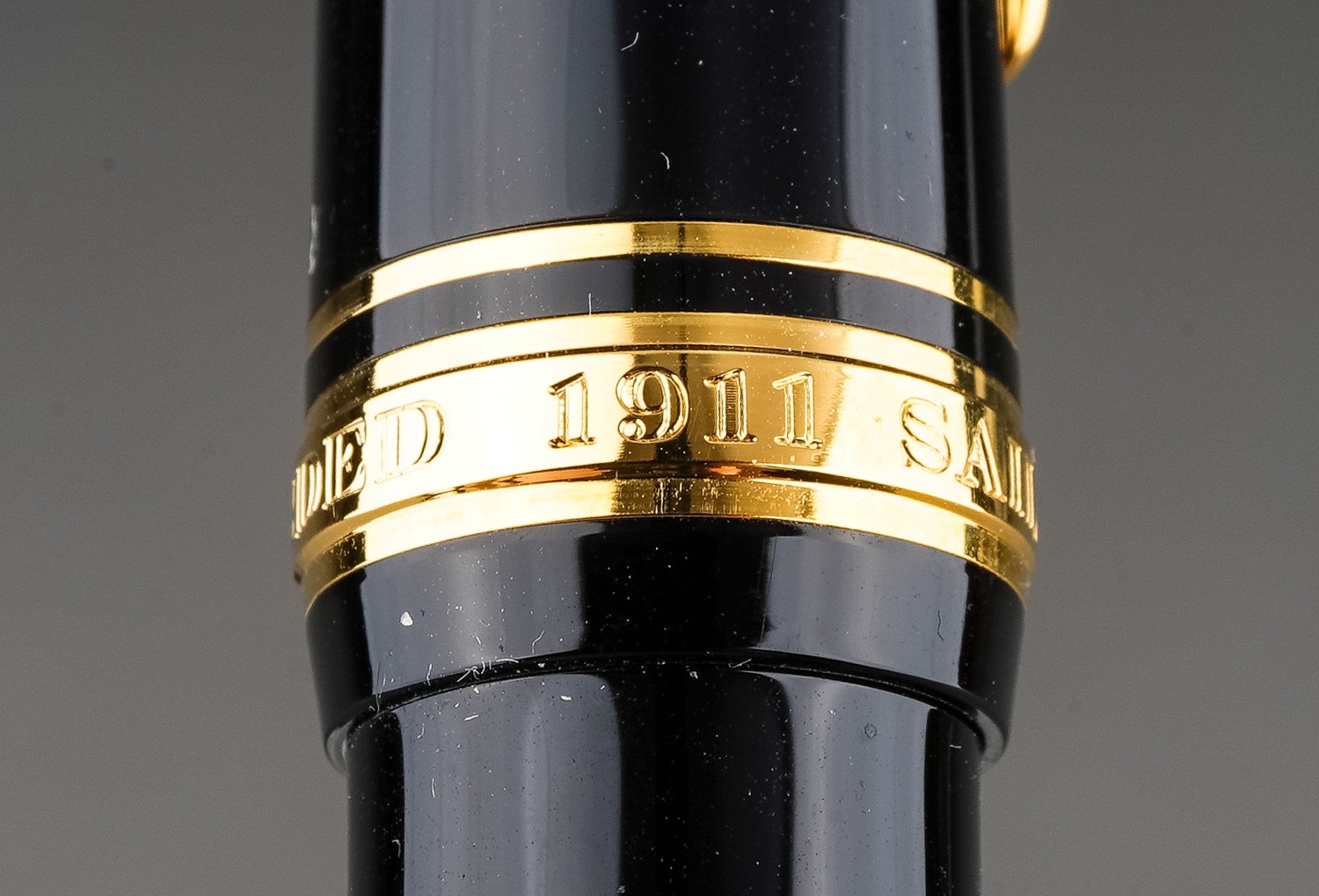 A Japanese Sailor black and gilt fountain pen with 21k Naginata Togi nib, stamped 21K 875, boxed - Bild 3 aus 4