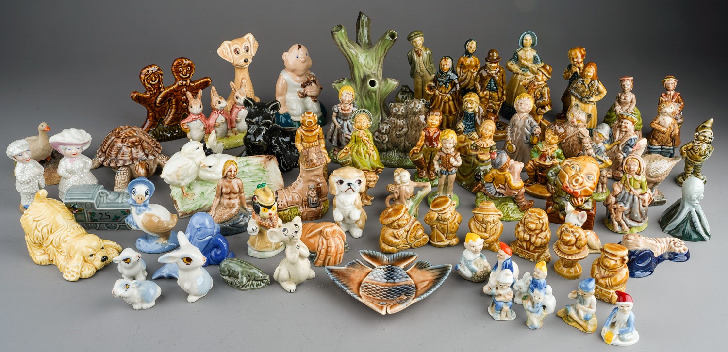 Large quantity of Wade and other figurines (2 boxes(